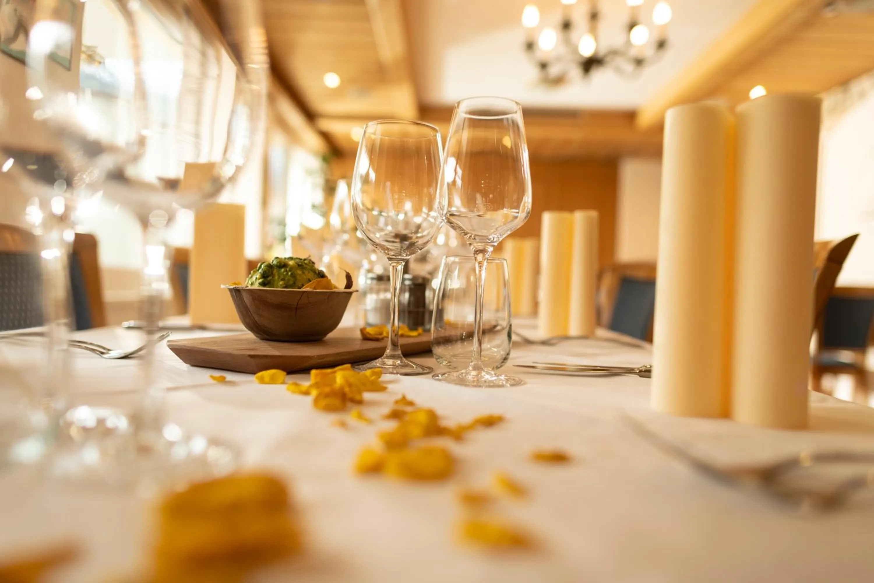 Restaurant/places to eat in Hotel Crystal