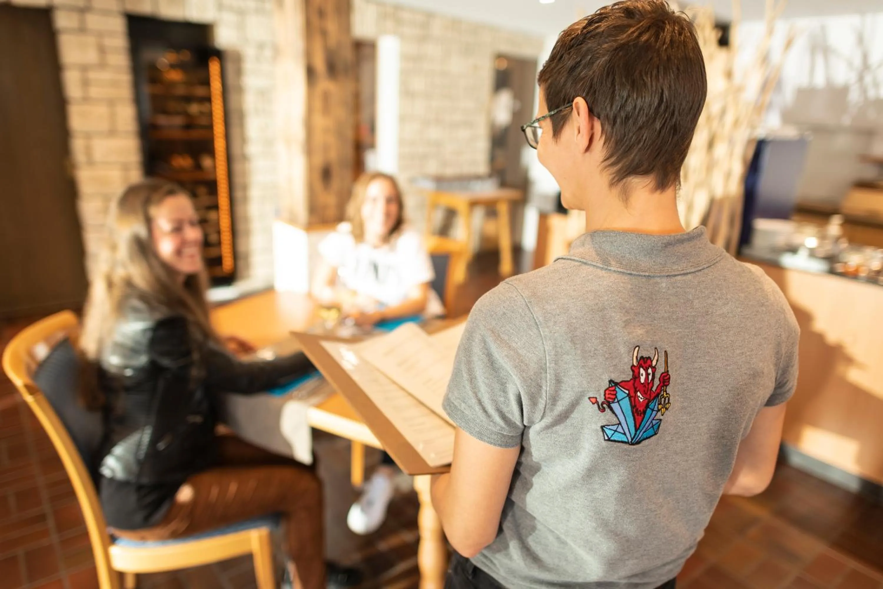 Restaurant/places to eat in Hotel Crystal