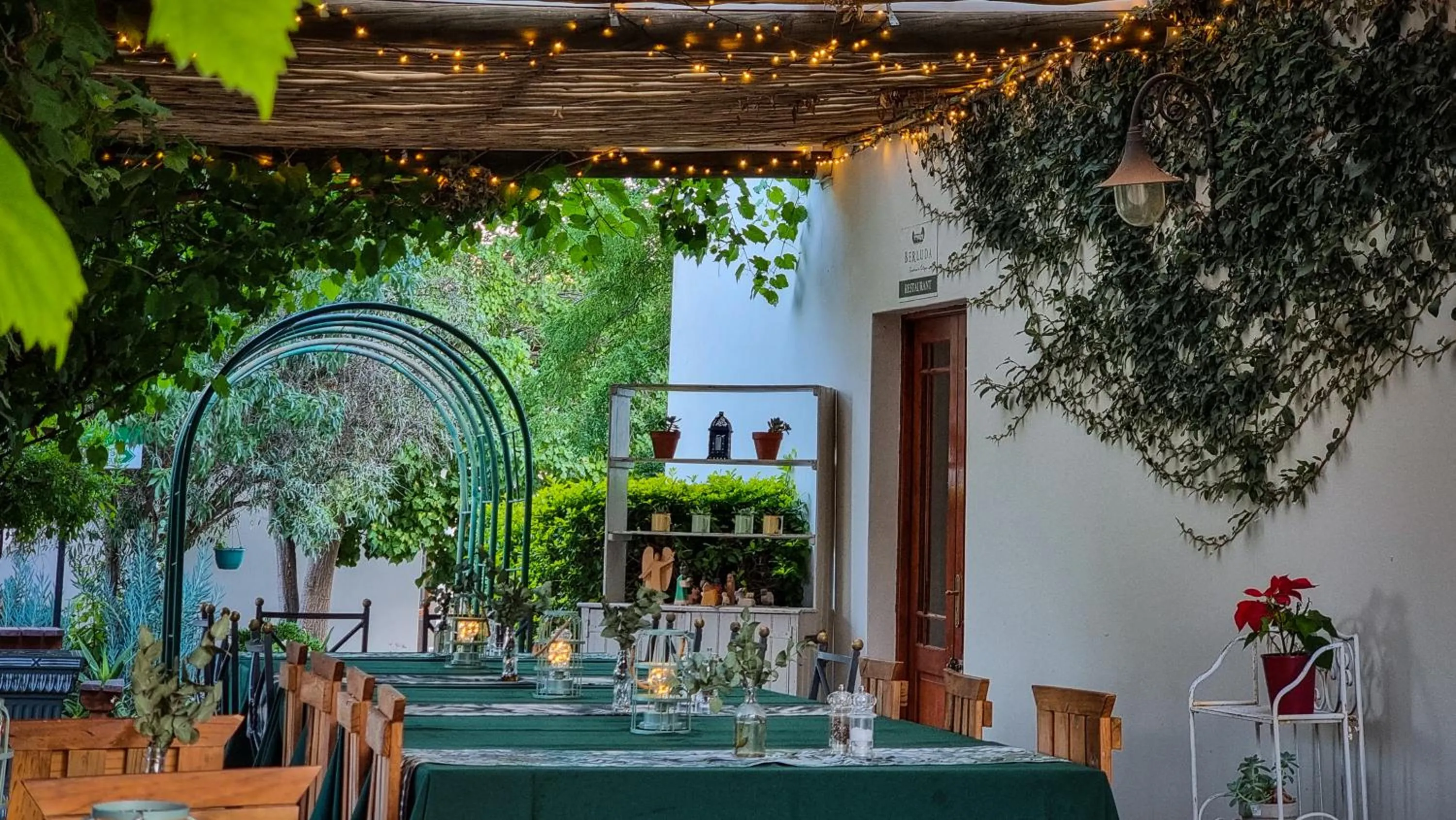 Restaurant/places to eat in Berluda Farmhouse and Cottages