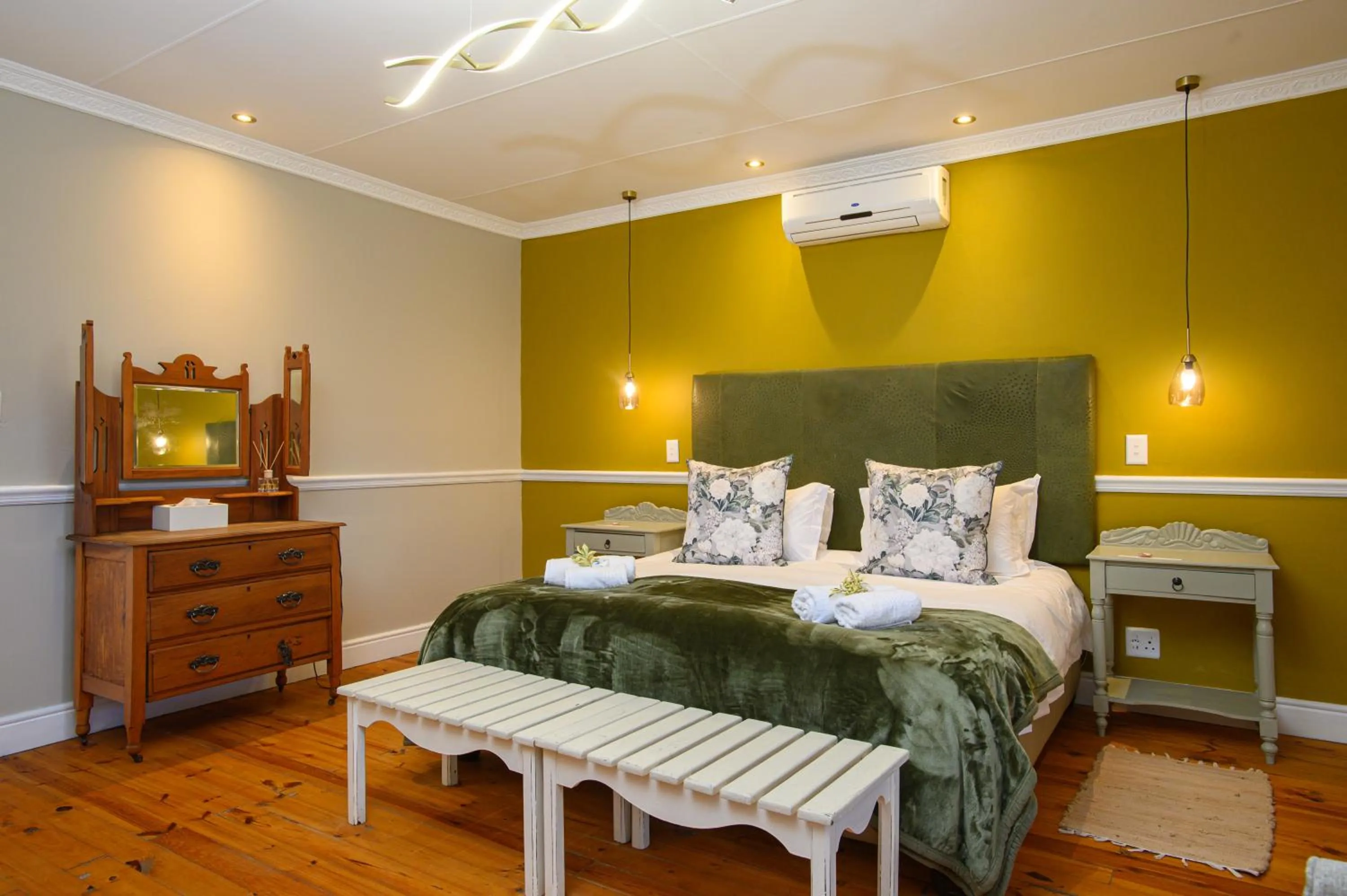 Bedroom, Bed in Berluda Farmhouse and Cottages