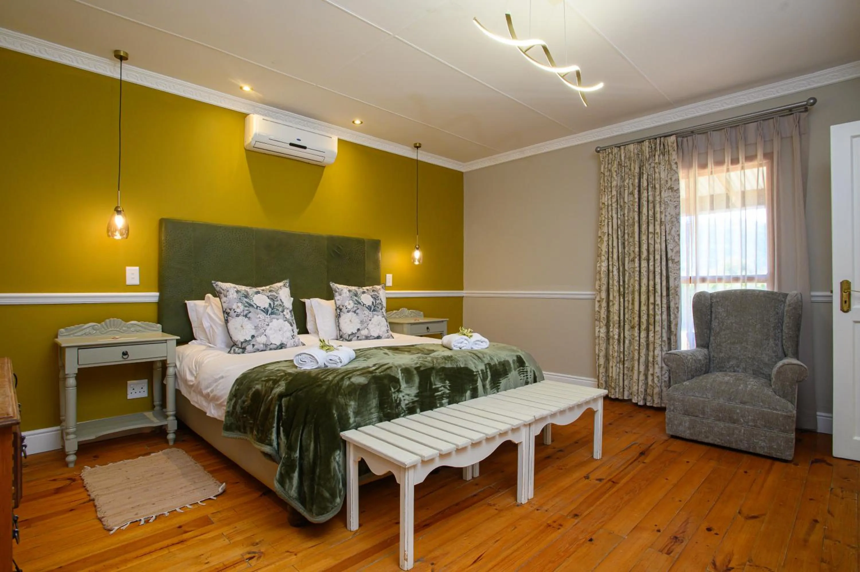 Bedroom, Bed in Berluda Farmhouse and Cottages