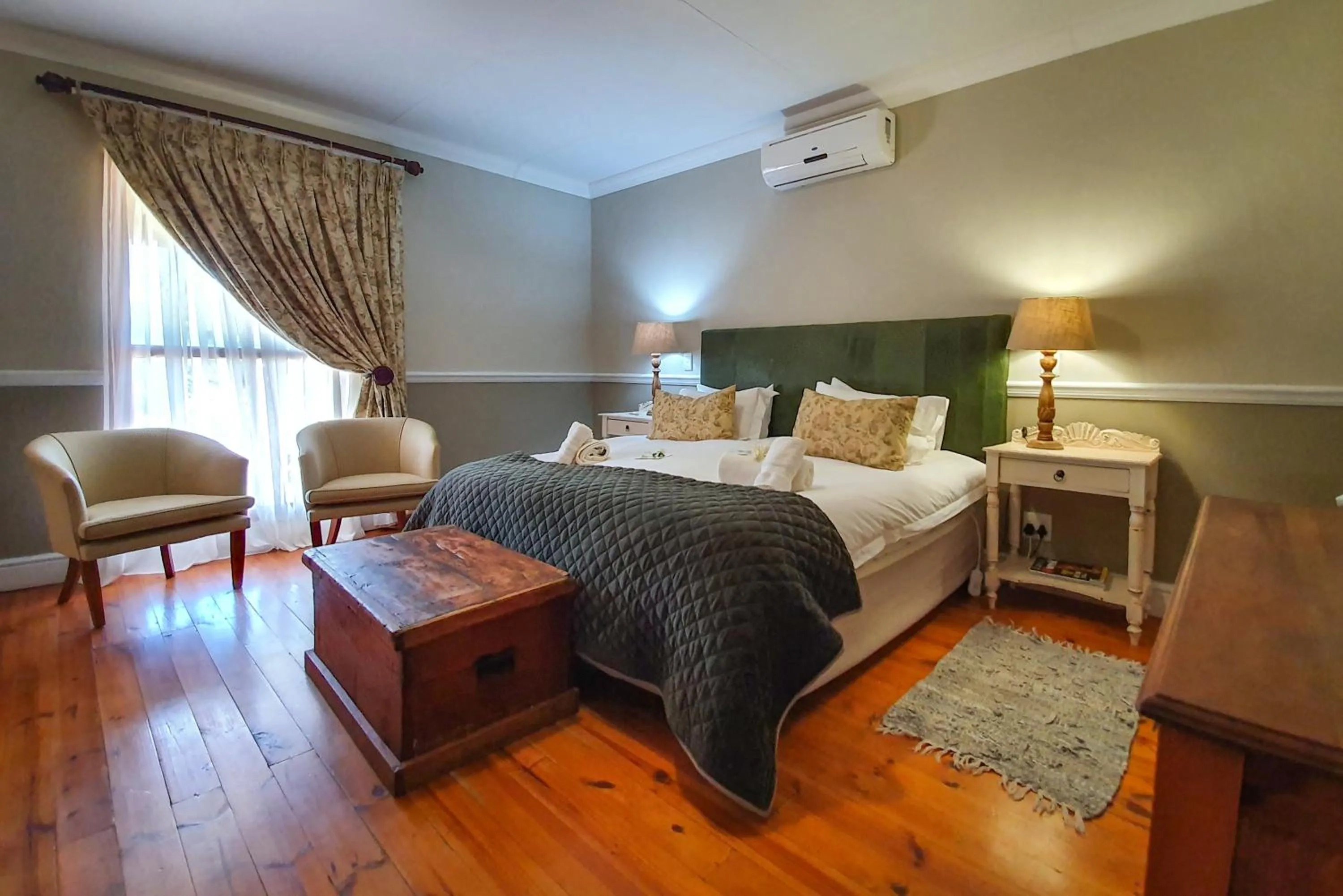 Bedroom, Bed in Berluda Farmhouse and Cottages