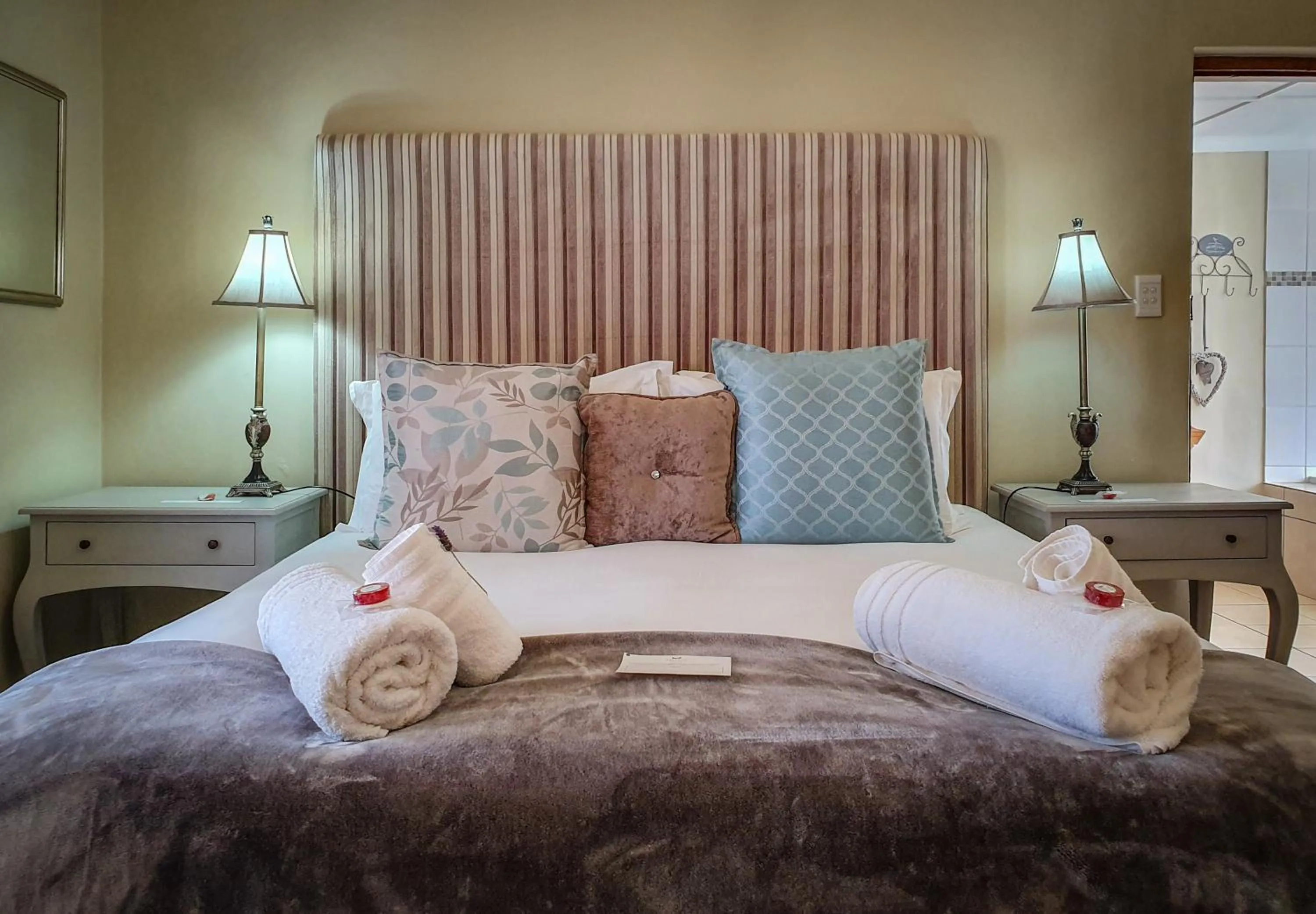 Bedroom, Bed in Berluda Farmhouse and Cottages