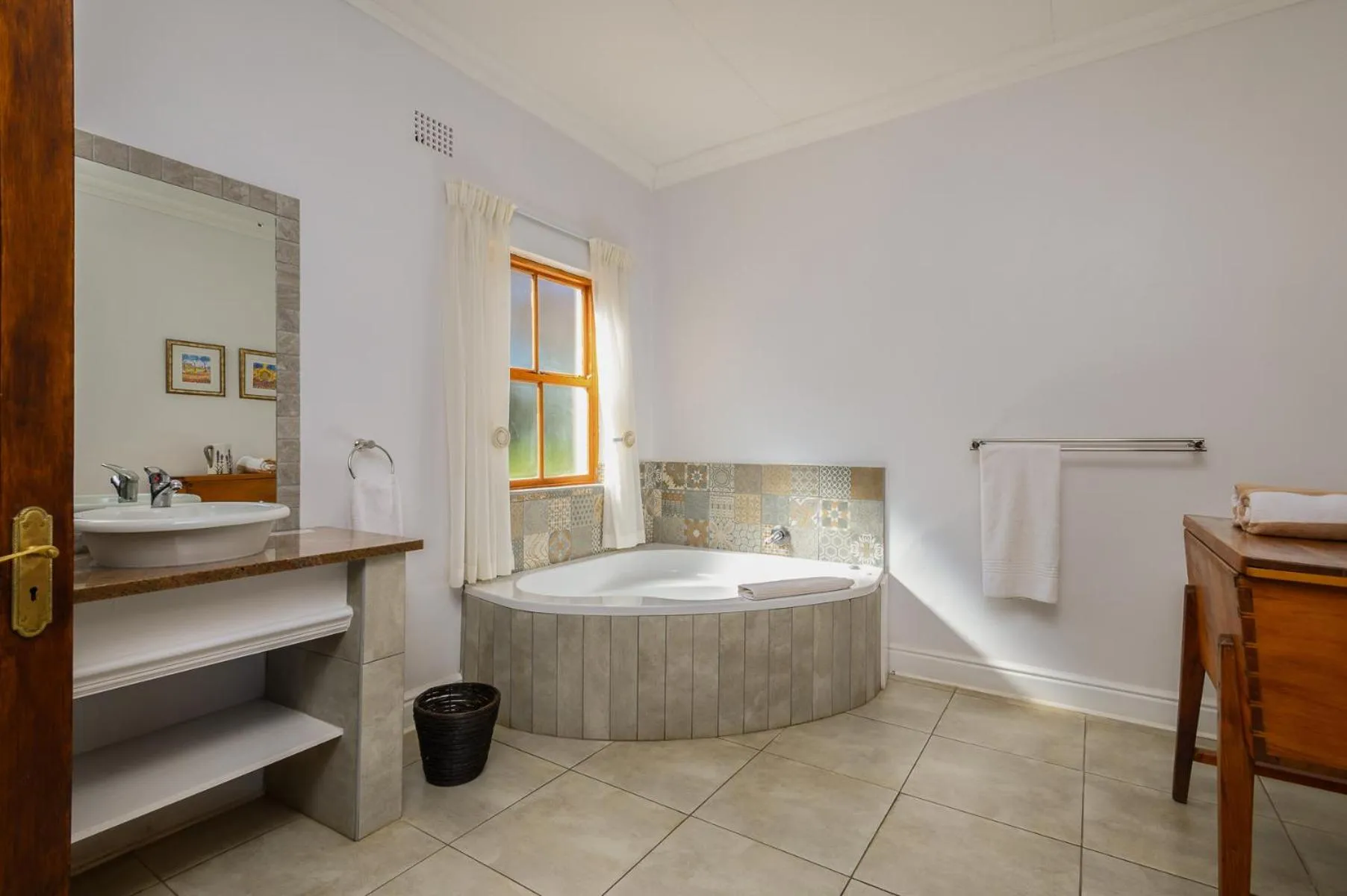 Bath, Bed in Berluda Farmhouse and Cottages