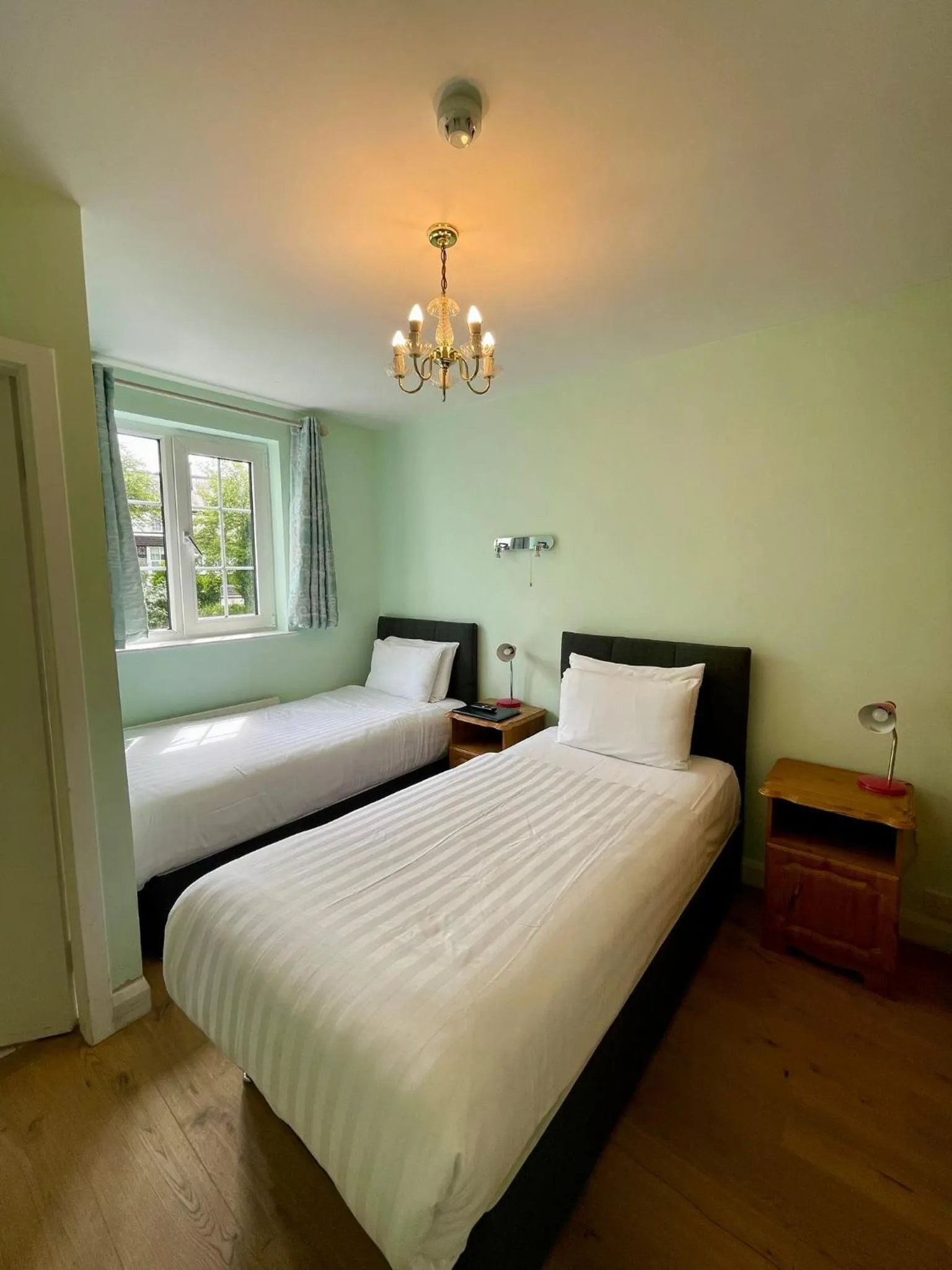 Photo of the whole room, Bed in Shandon Bells Guest House