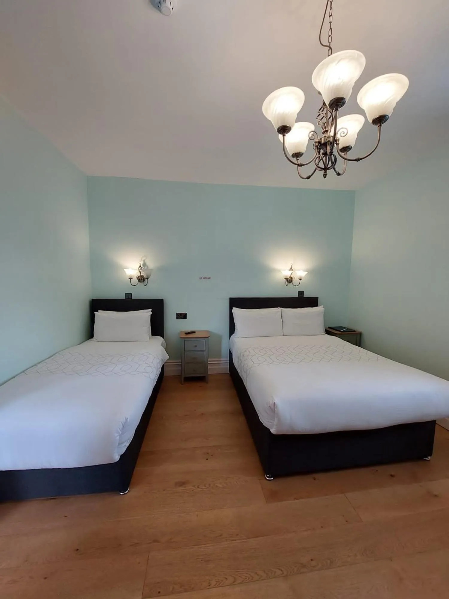 Bed in Shandon Bells Guest House