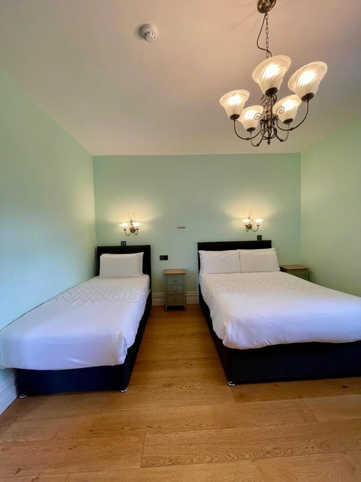 Bed in Shandon Bells Guest House