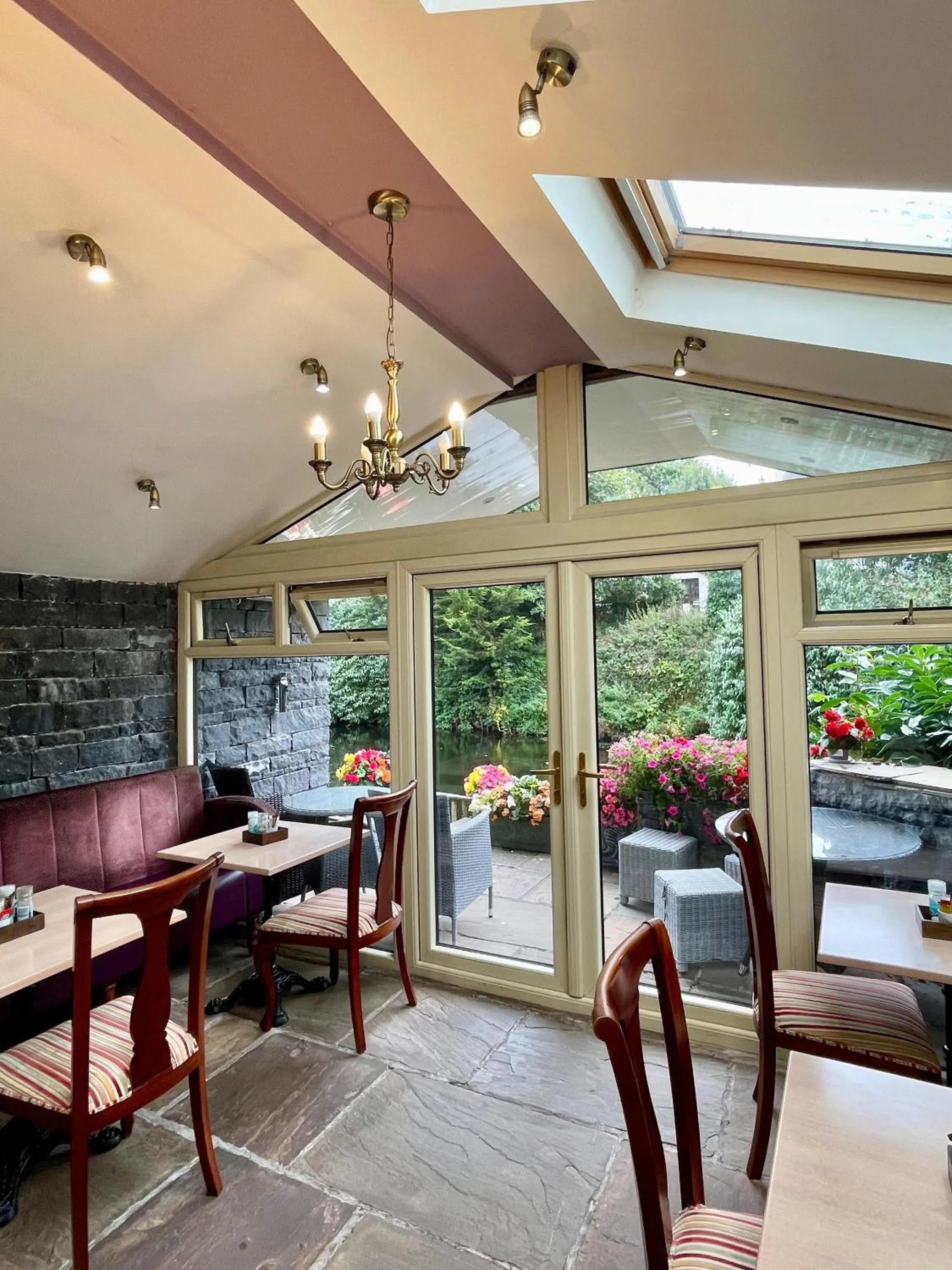 Dining area in Shandon Bells Guest House