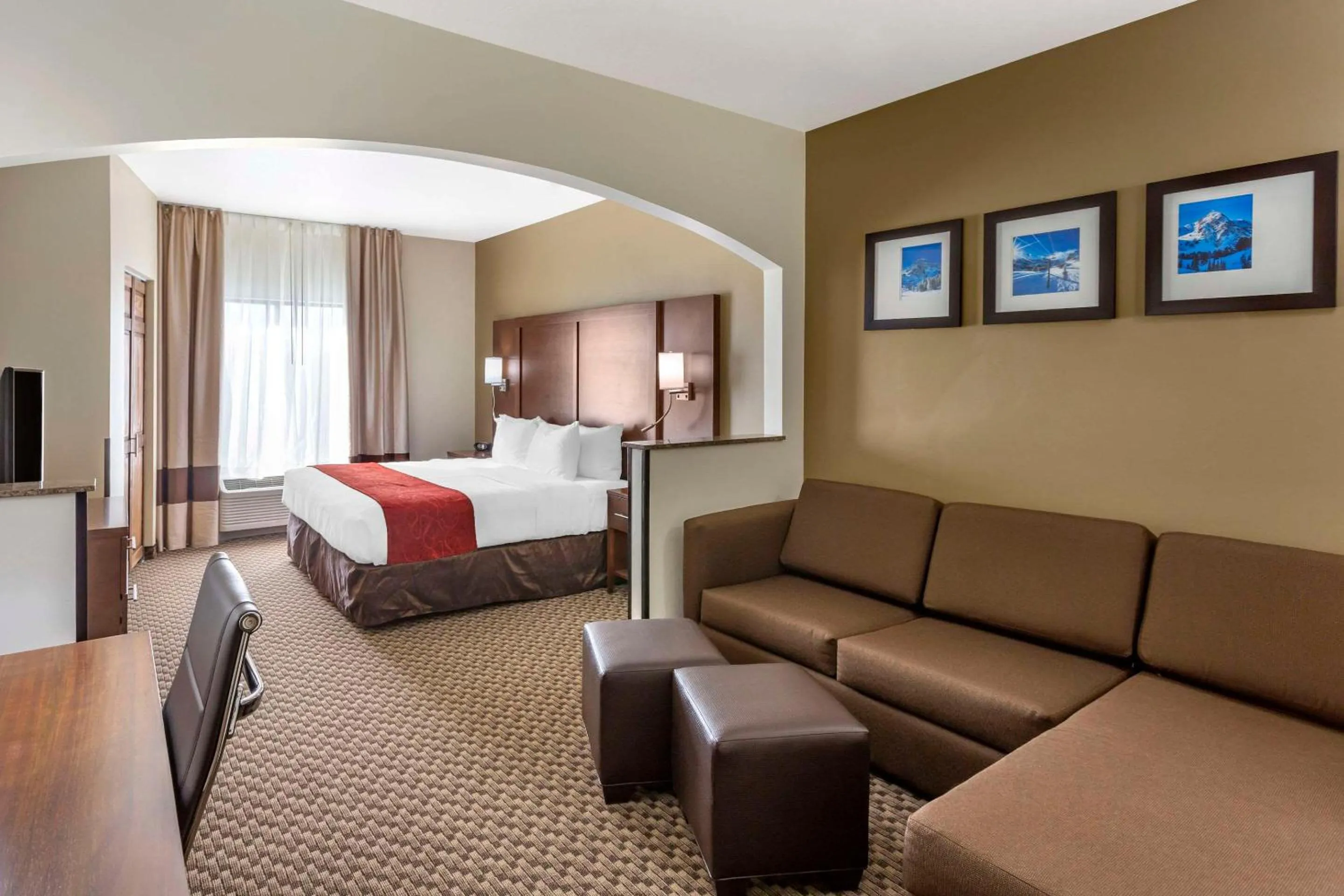 Bedroom, Bed in Comfort Suites Ogden Conference Center