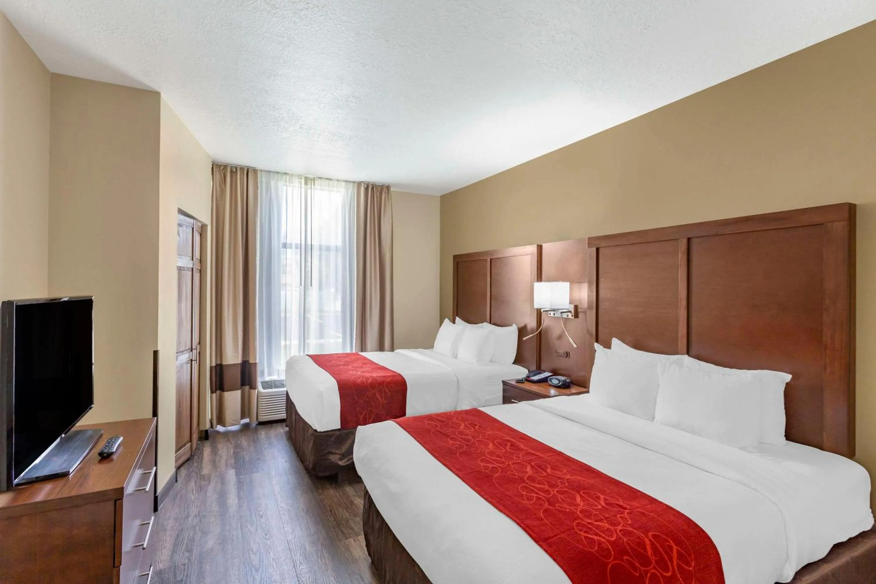 Bedroom, Bed in Comfort Suites Ogden Conference Center