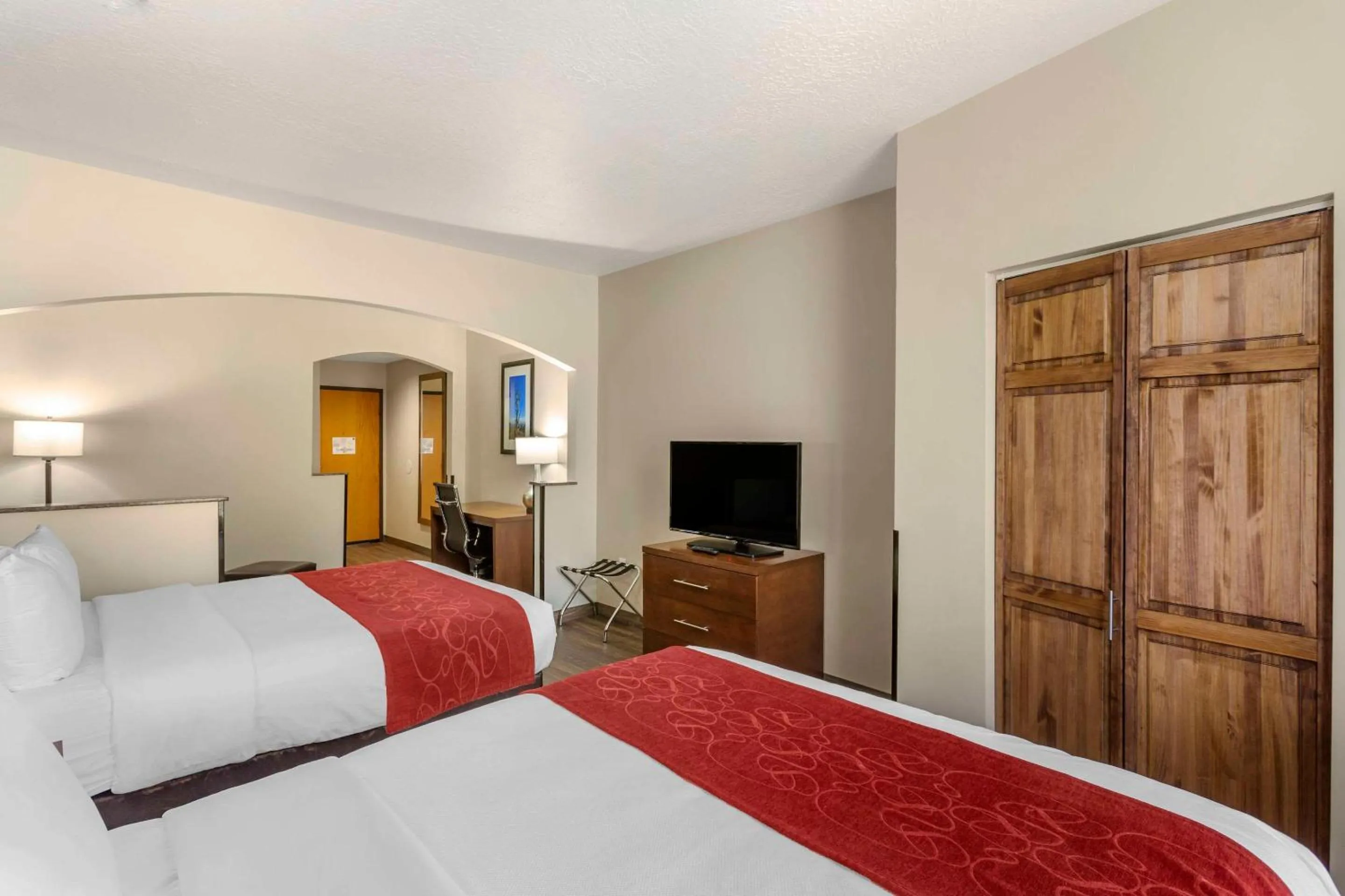 Bedroom, Bed in Comfort Suites Ogden Conference Center