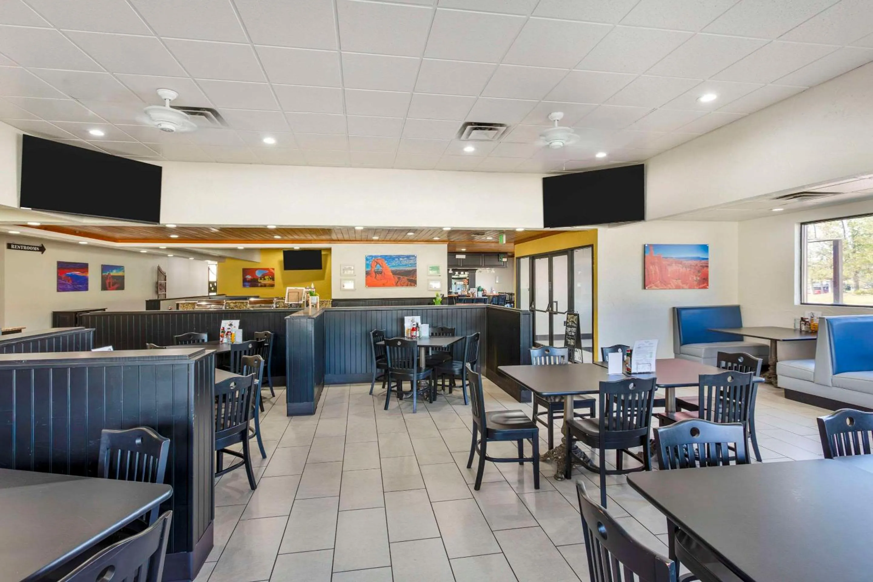 Breakfast in Comfort Suites Ogden Conference Center