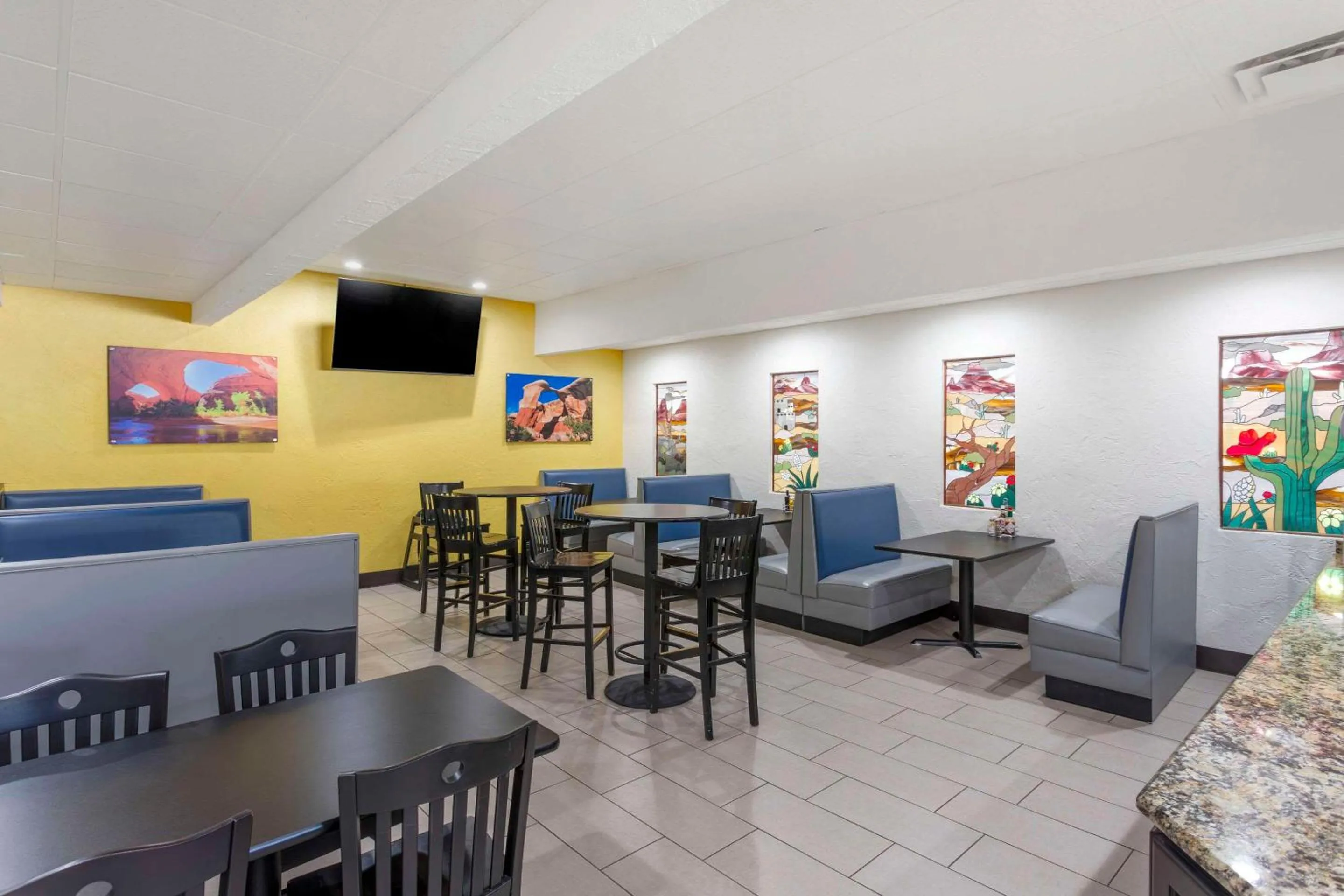 Breakfast in Comfort Suites Ogden Conference Center