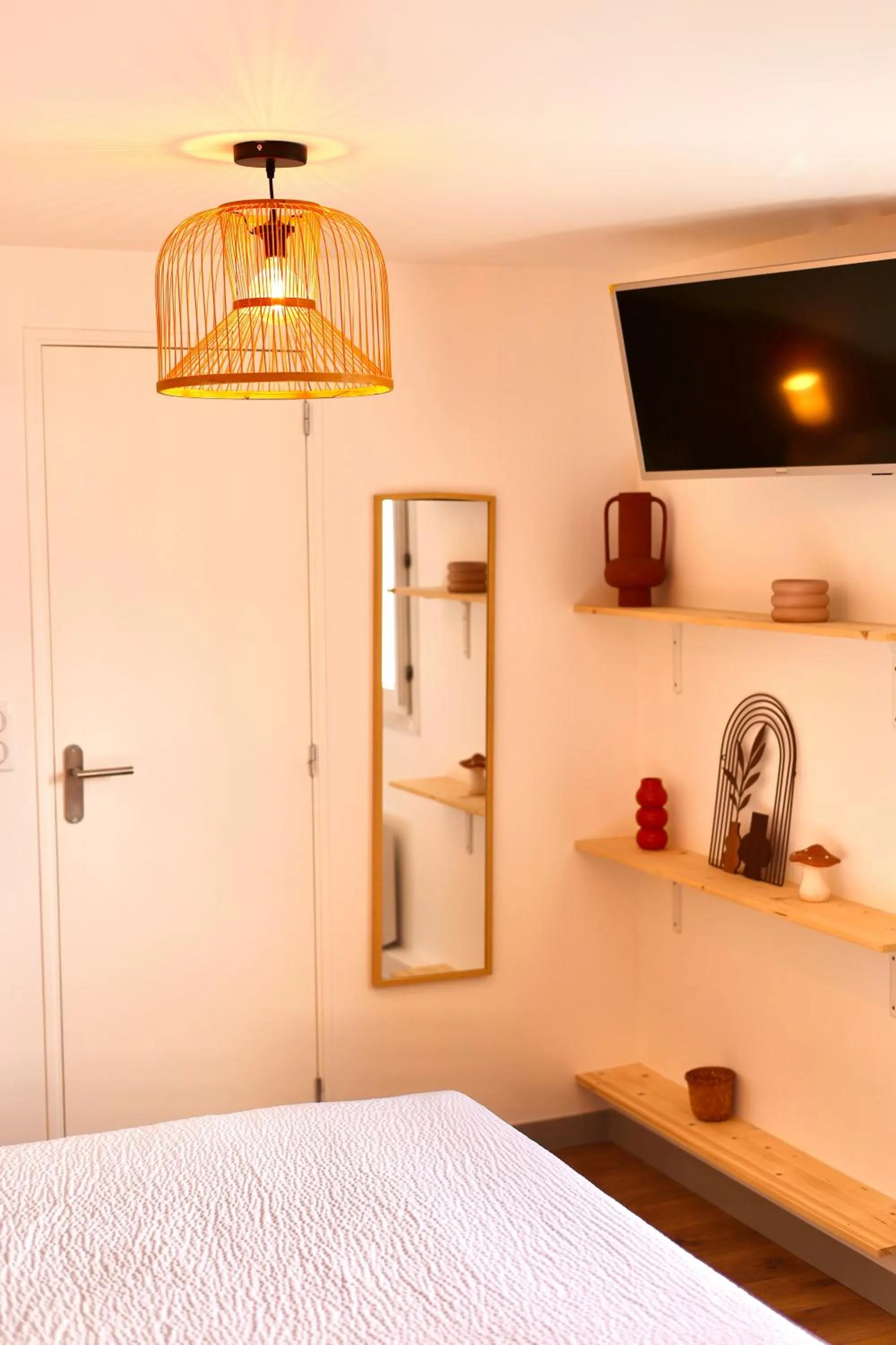 Bed in Cit'hotel Design Booking Evry Saint-Germain-lès-Corbeil Sénart