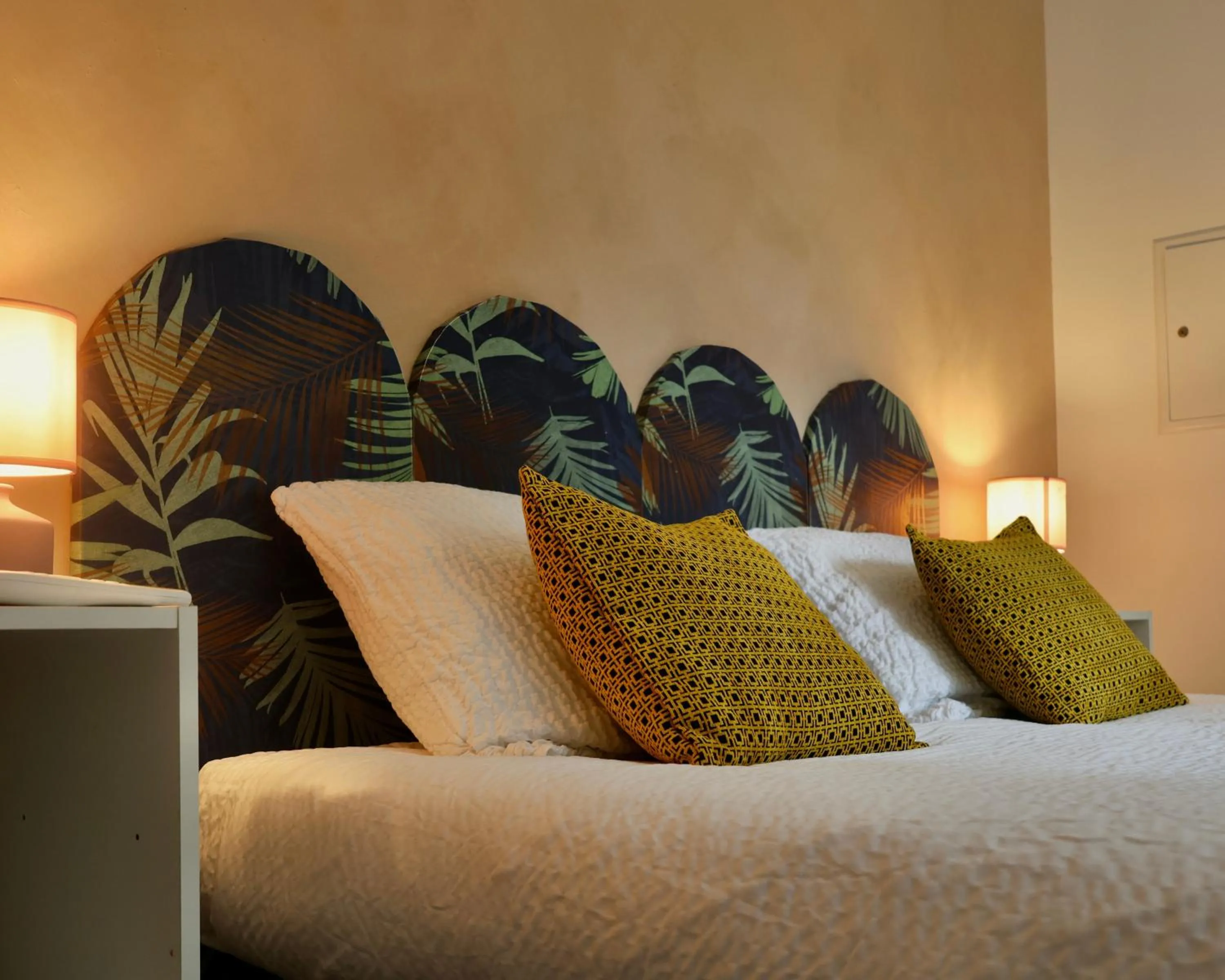 Bed in Cit'hotel Design Booking Evry Saint-Germain-lès-Corbeil Sénart