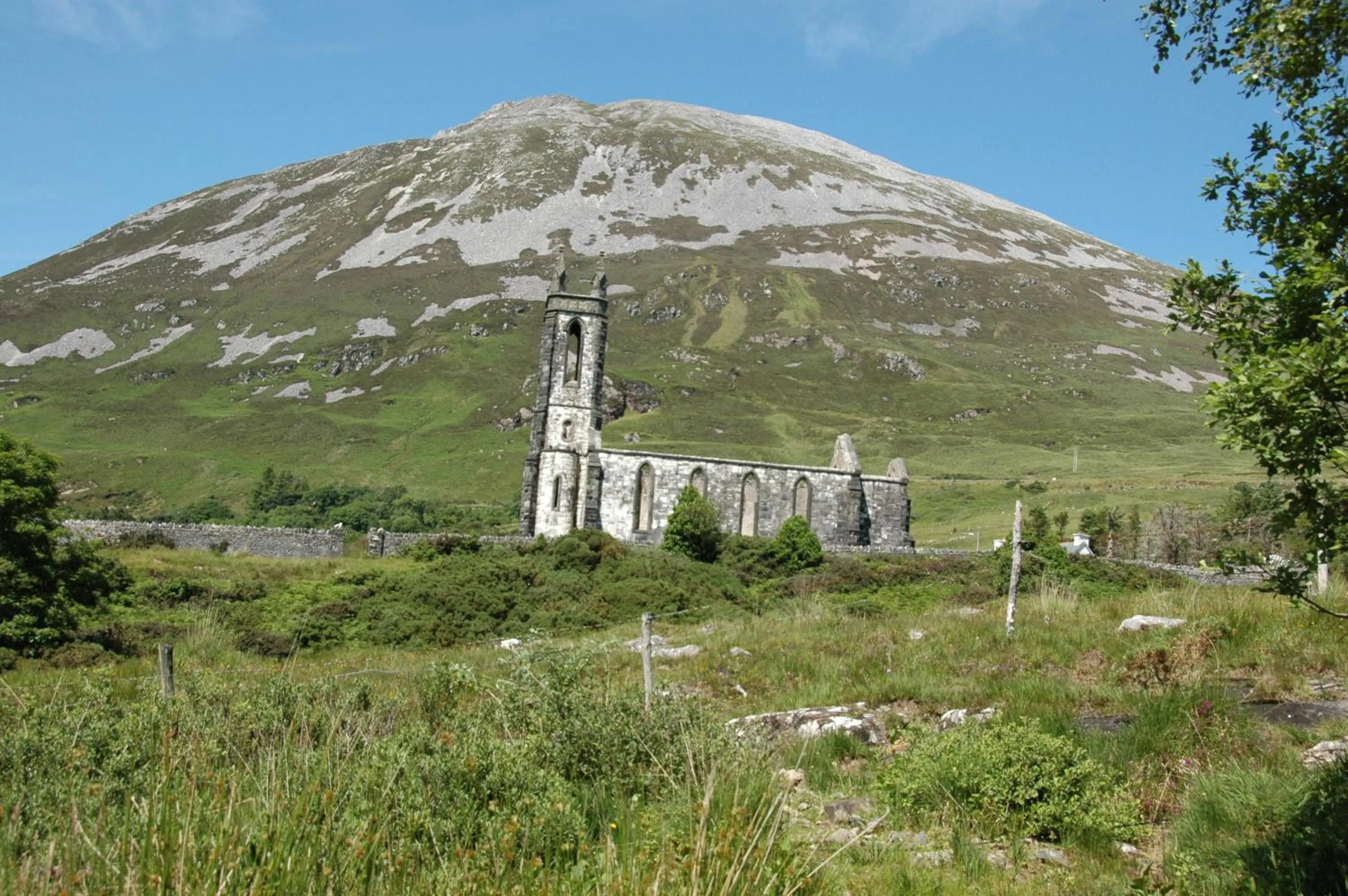 Nearby landmark in Óstán Loch Altan