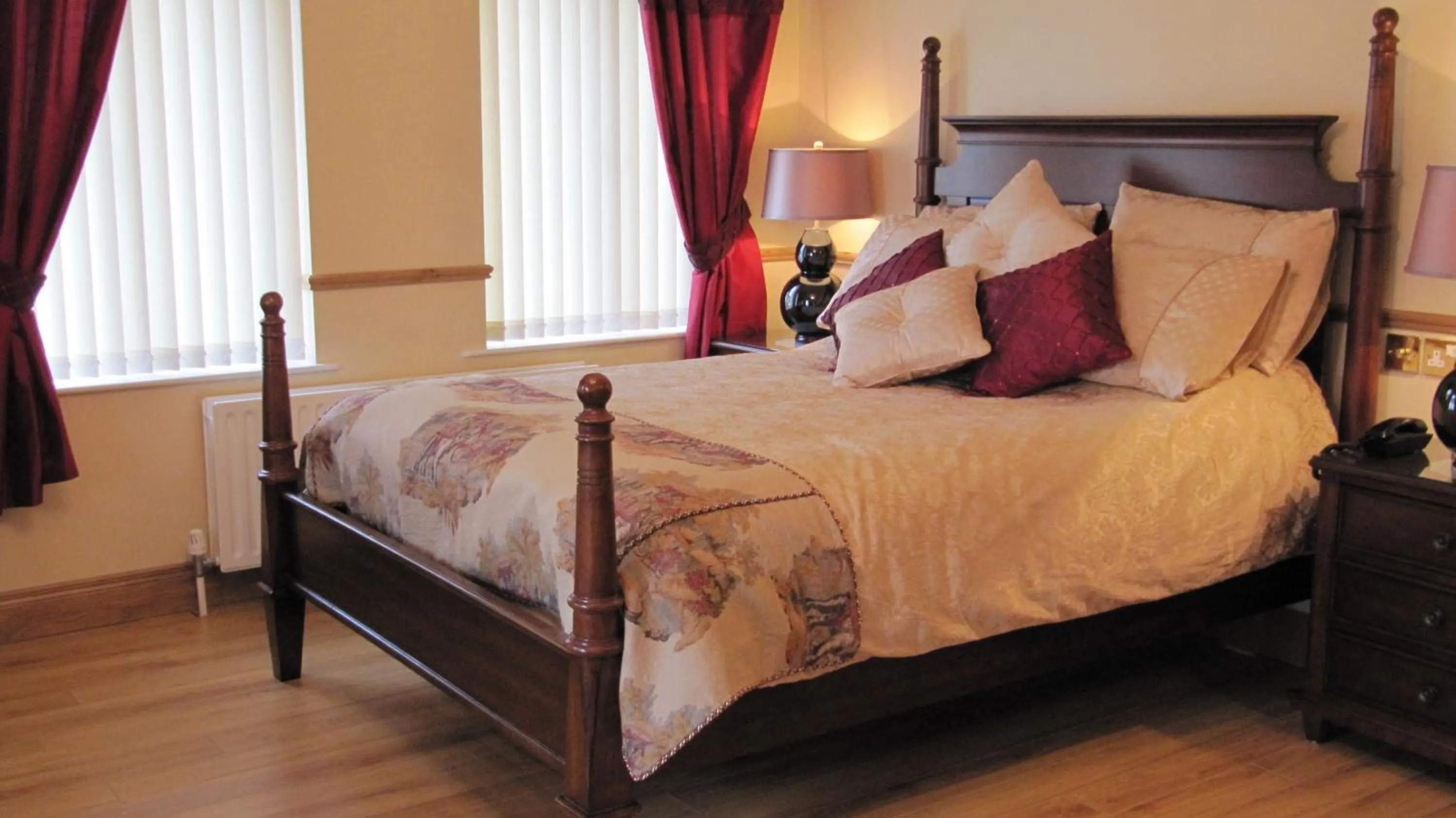 Bed in Óstán Loch Altan