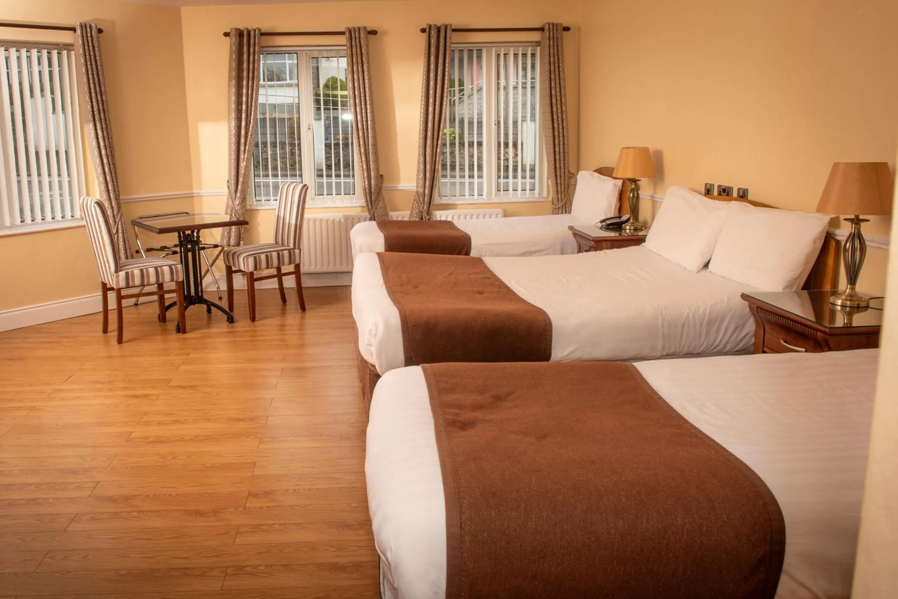 Bedroom, Bed in Óstán Loch Altan