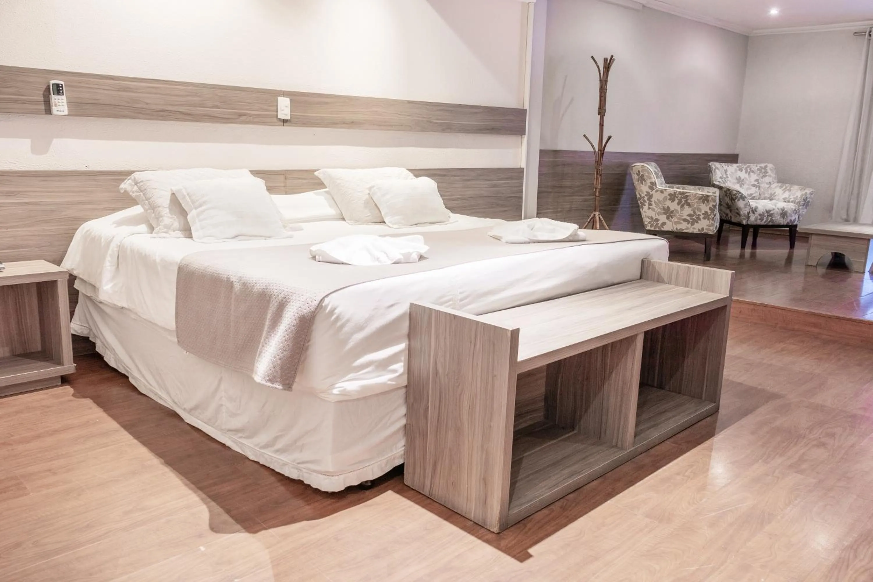 Living room, Bed in Hotel Bel Air