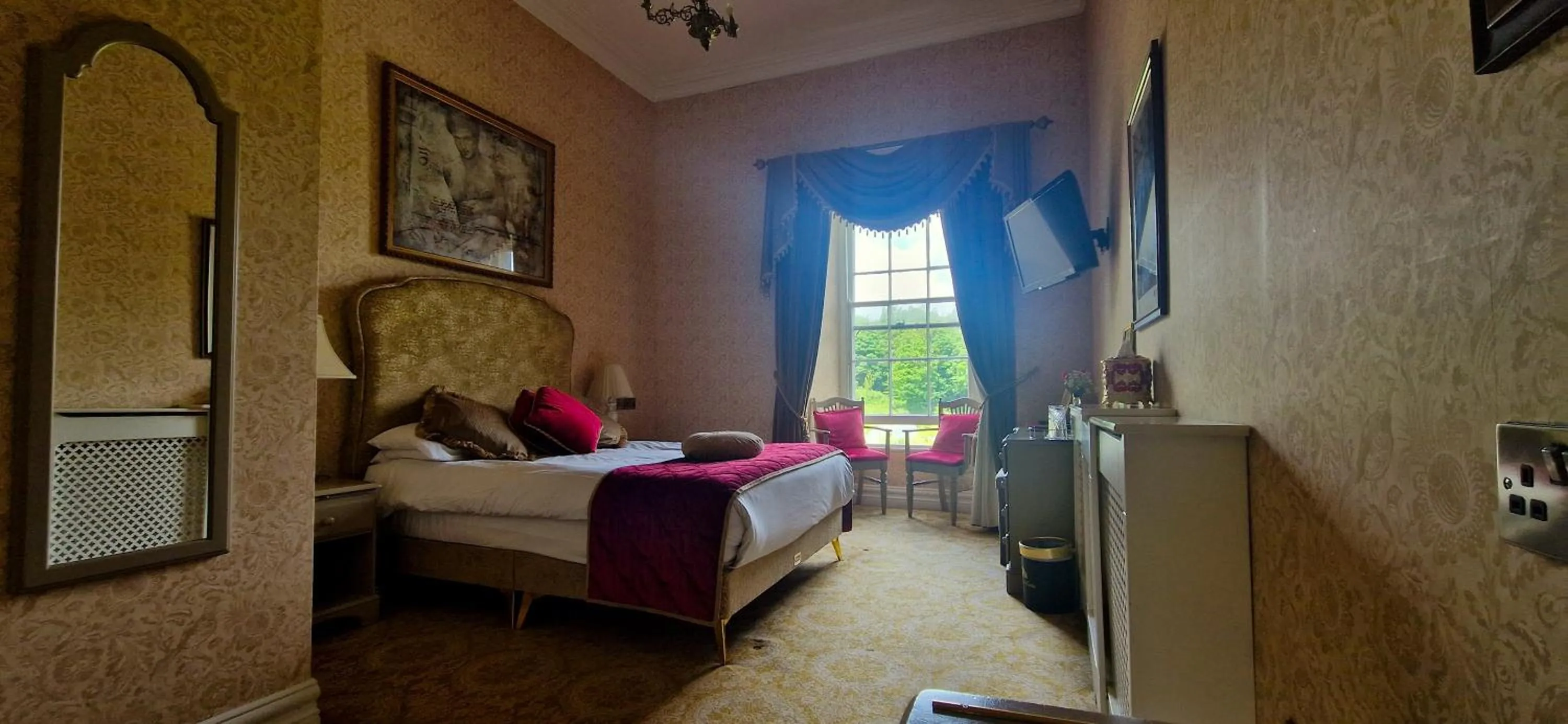 Bed in Belleek Castle, Ballina