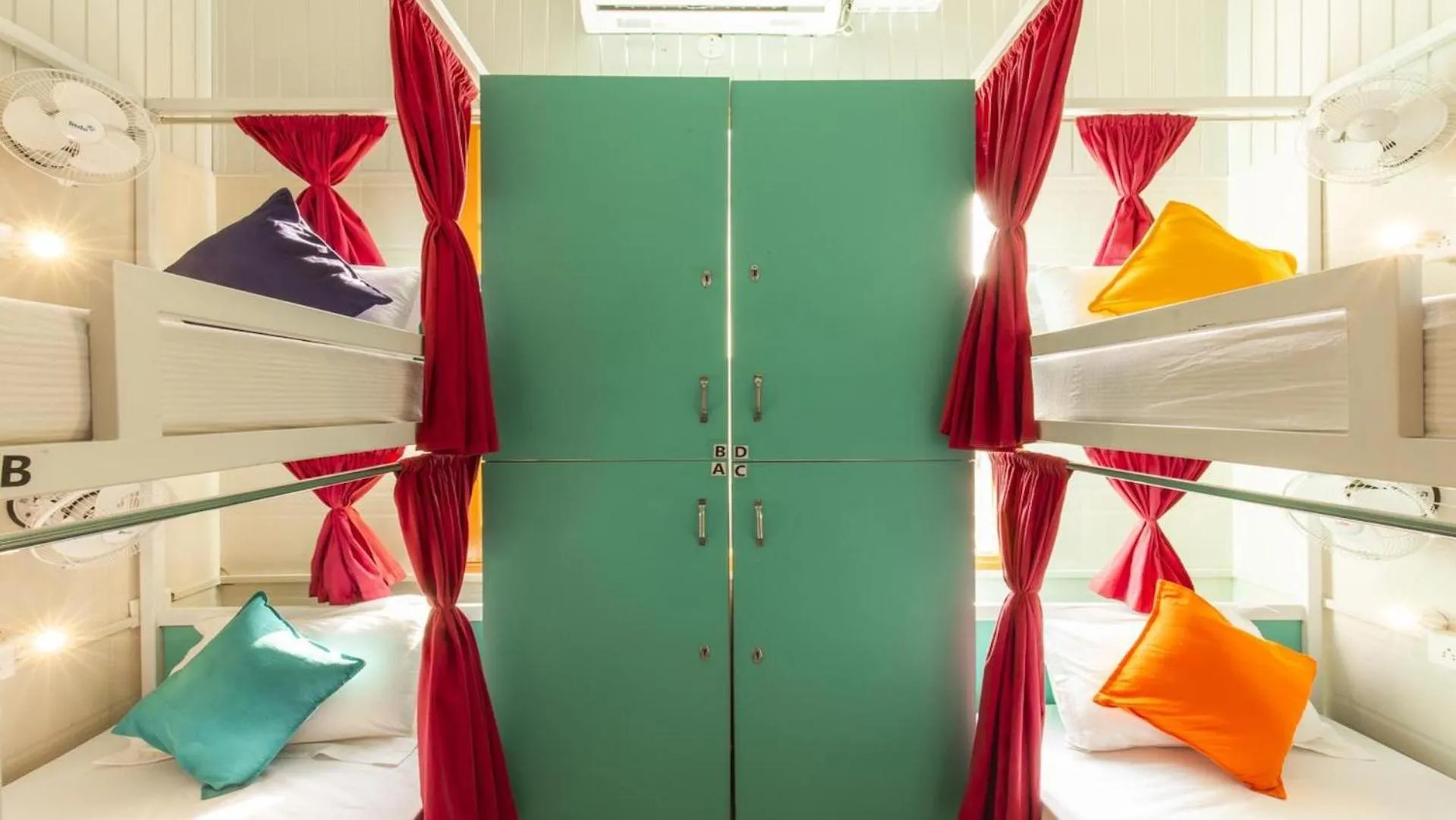 Bed in Madpackers Amritsar