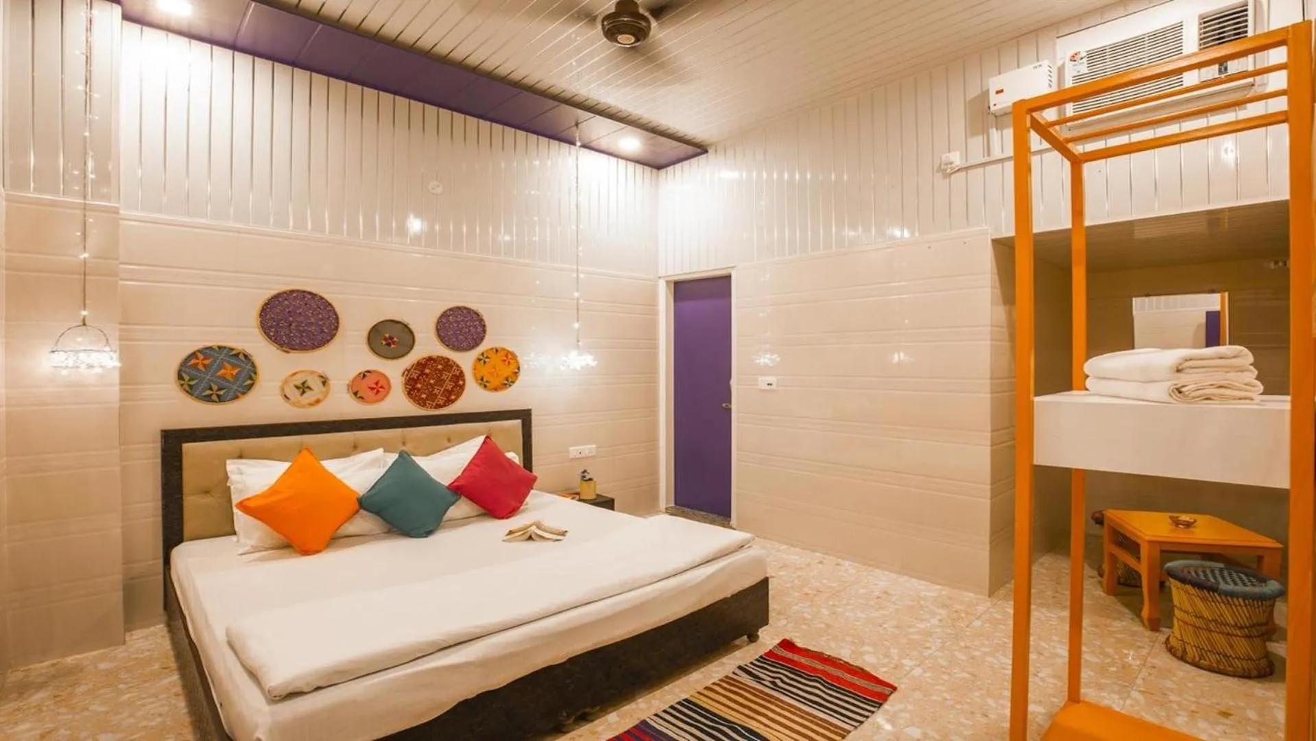 Bed in Madpackers Amritsar