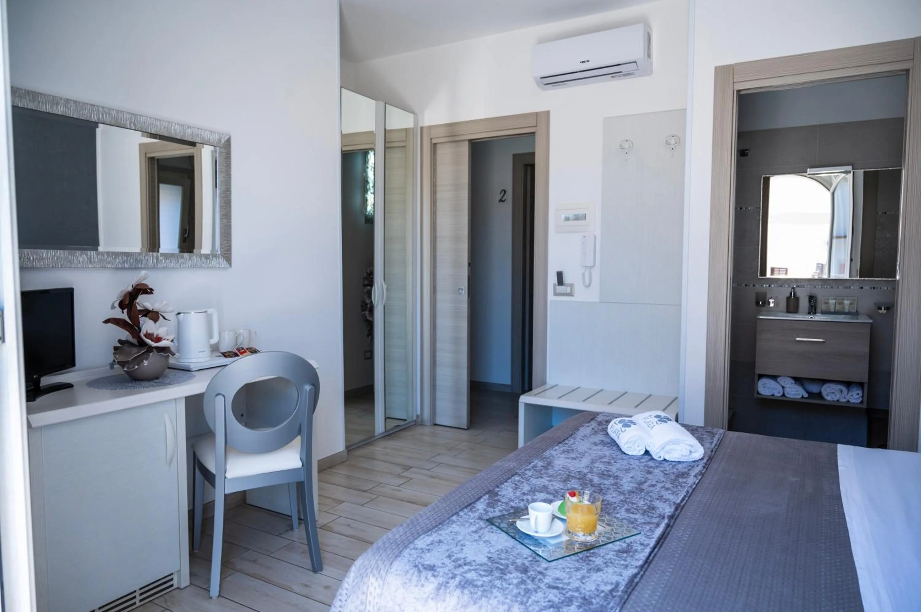 Photo of the whole room in B&B PLAZA