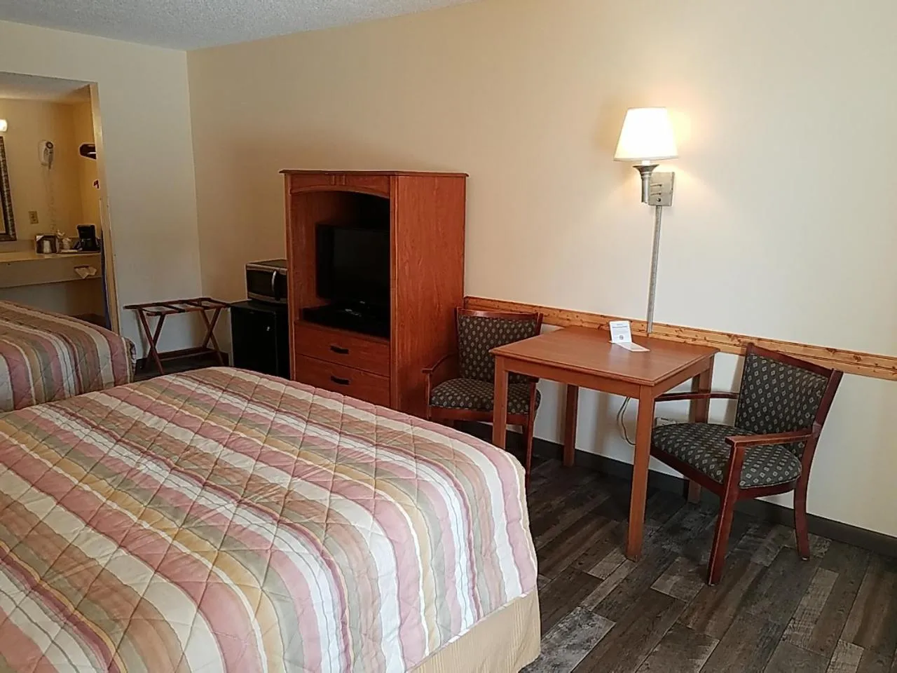 Bed in Americas Best Value Inn Ocean Inn