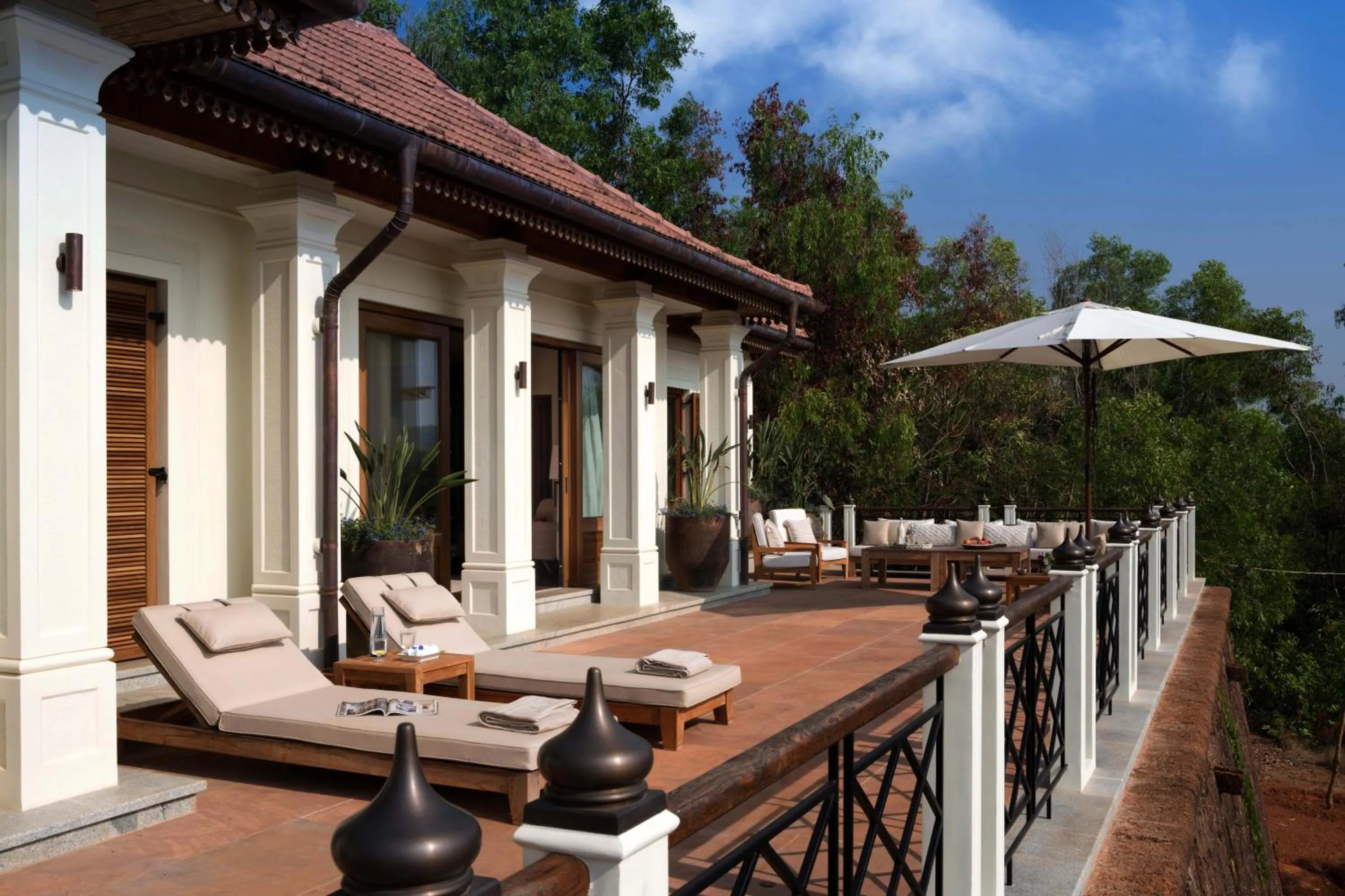 Other in Kahani Paradise