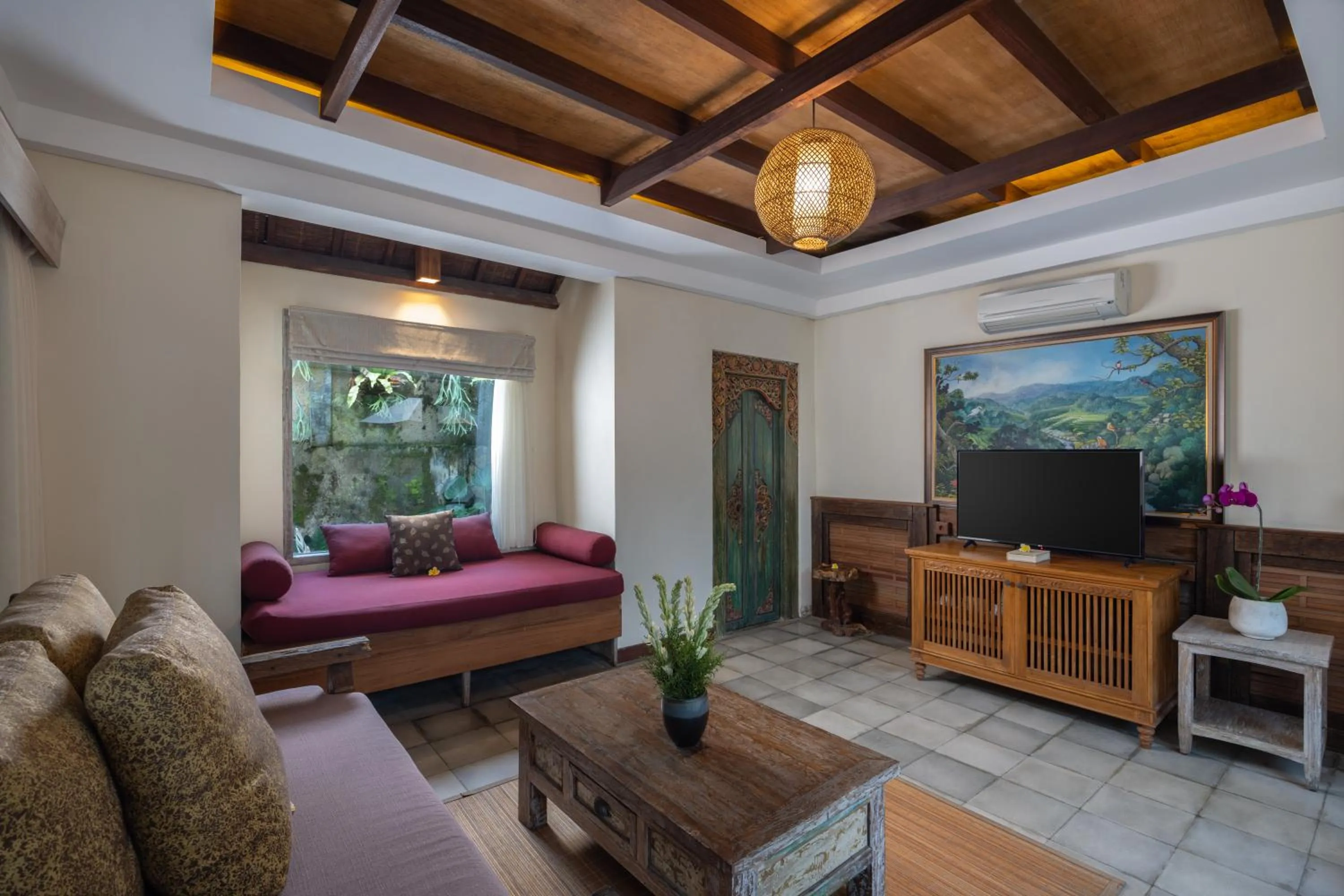 TV and multimedia in Pramana Watu Kurung