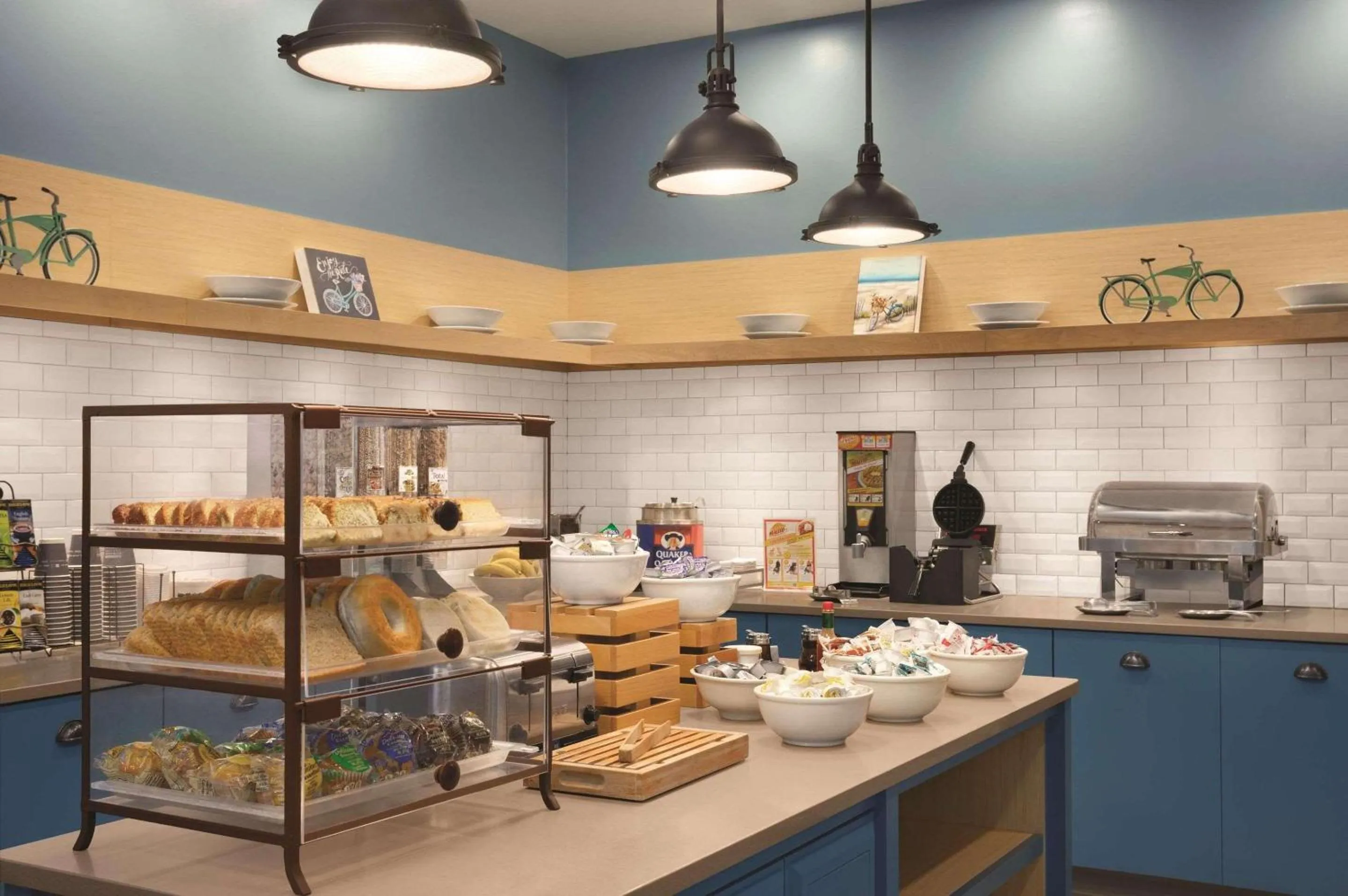 Breakfast in Country Inn & Suites by Radisson, St Charles Historic District