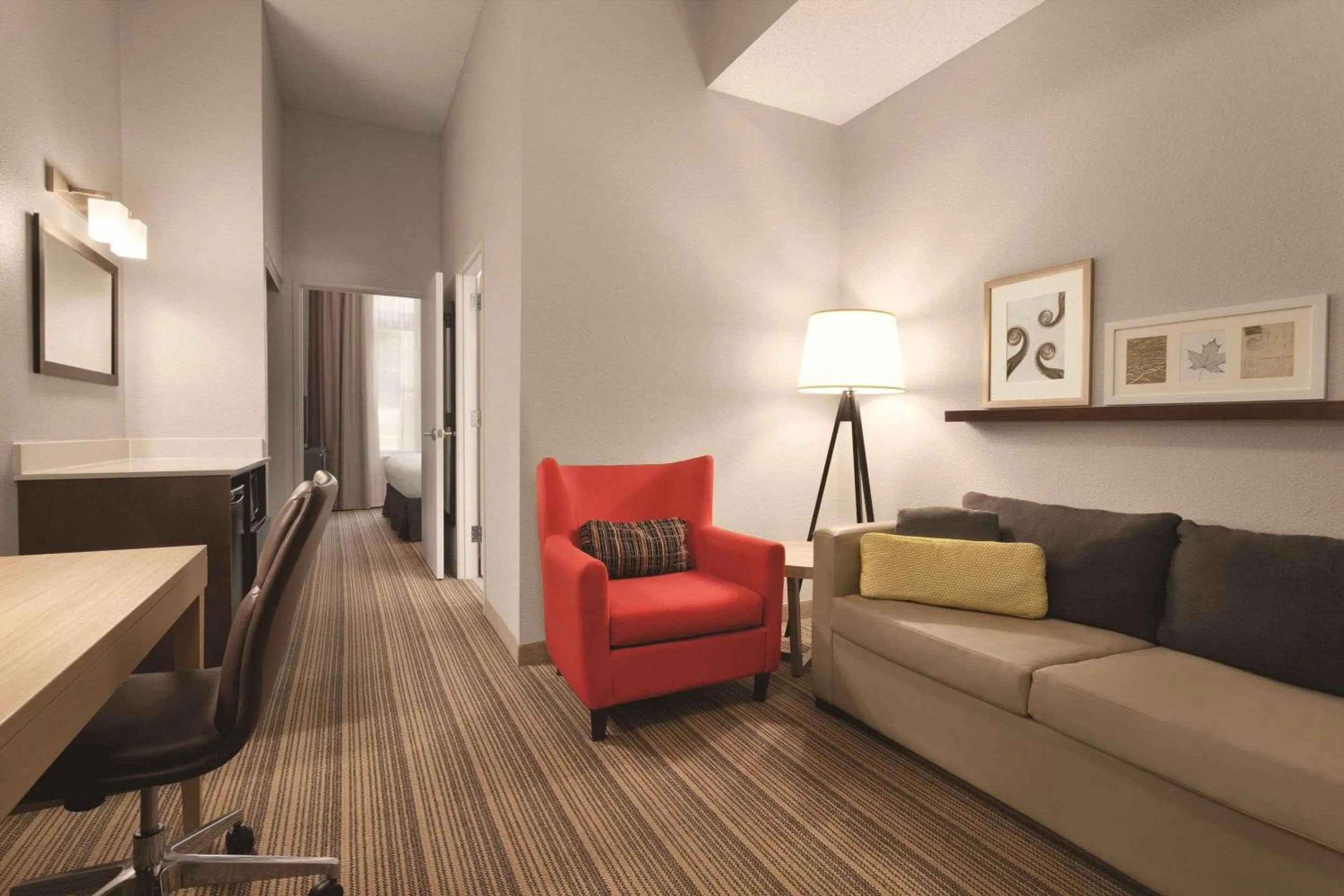 Bedroom in Country Inn & Suites by Radisson, St Charles Historic District