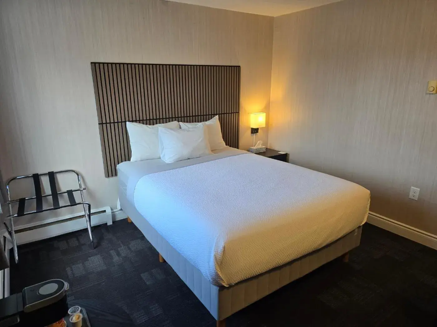 Queen Room - Non-Smoking in Hotel Moncton Queen Room - Non-Smoking in Hotel Moncton