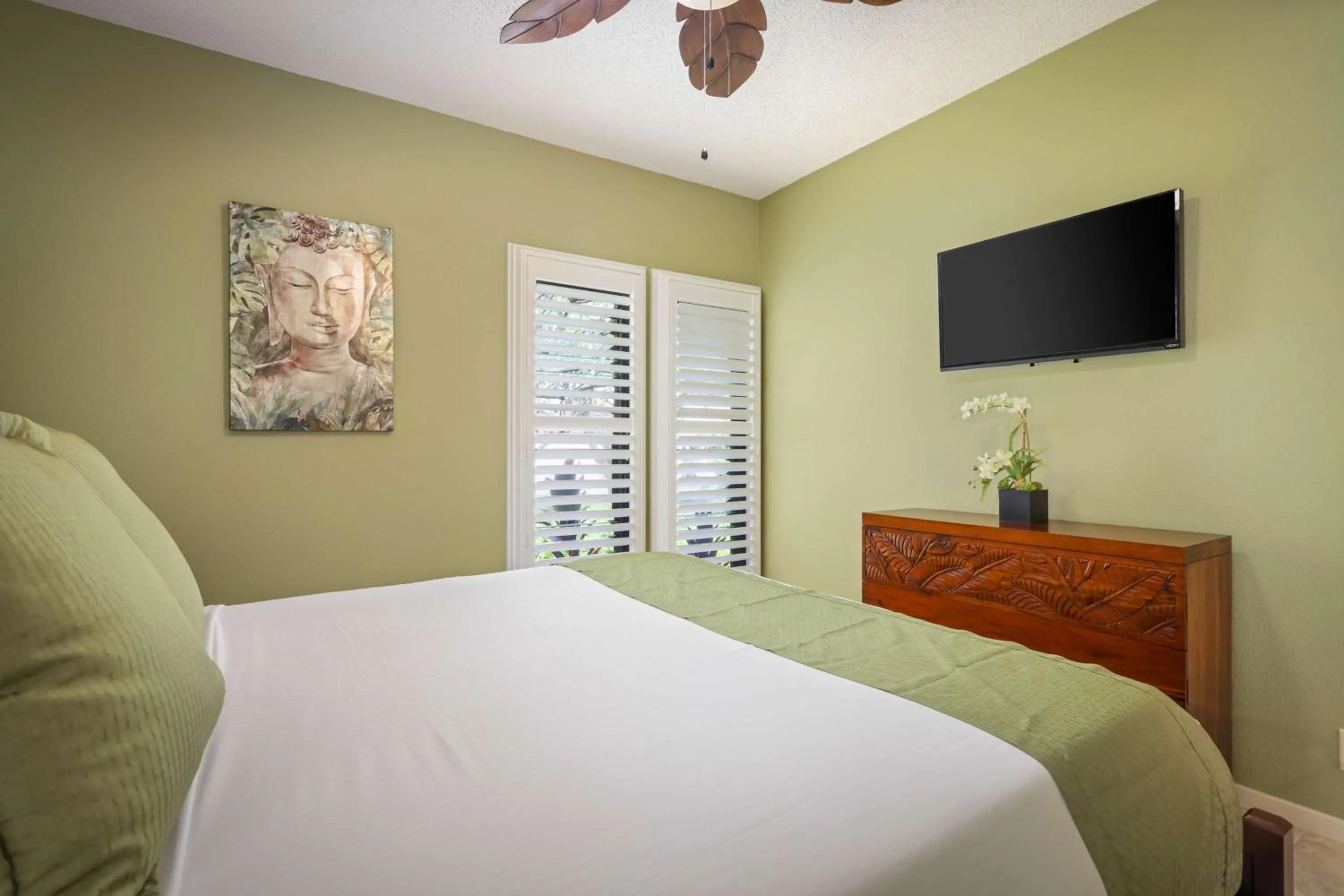 Bed in Aston At Poipu Kai