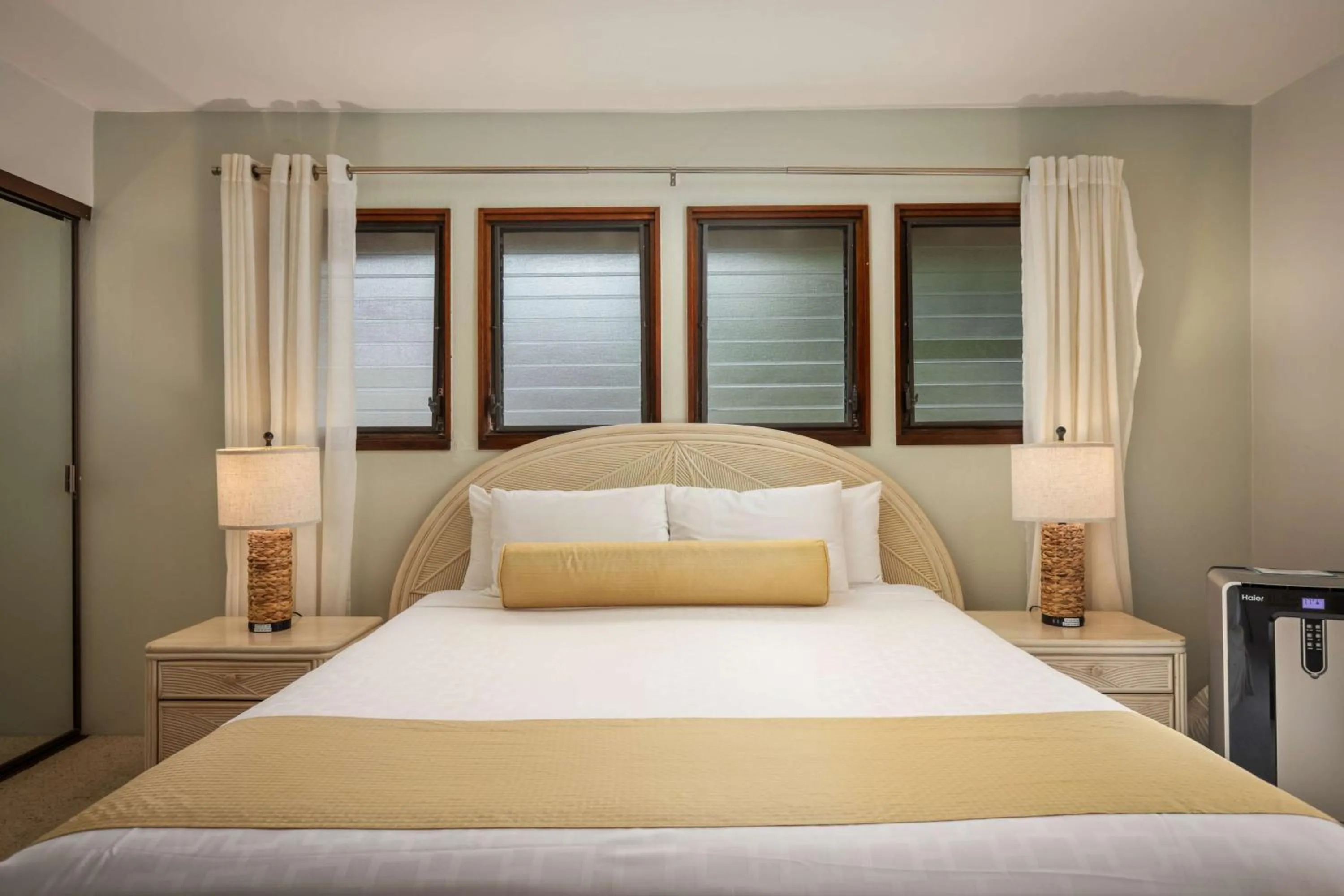 Bed in Aston At Poipu Kai