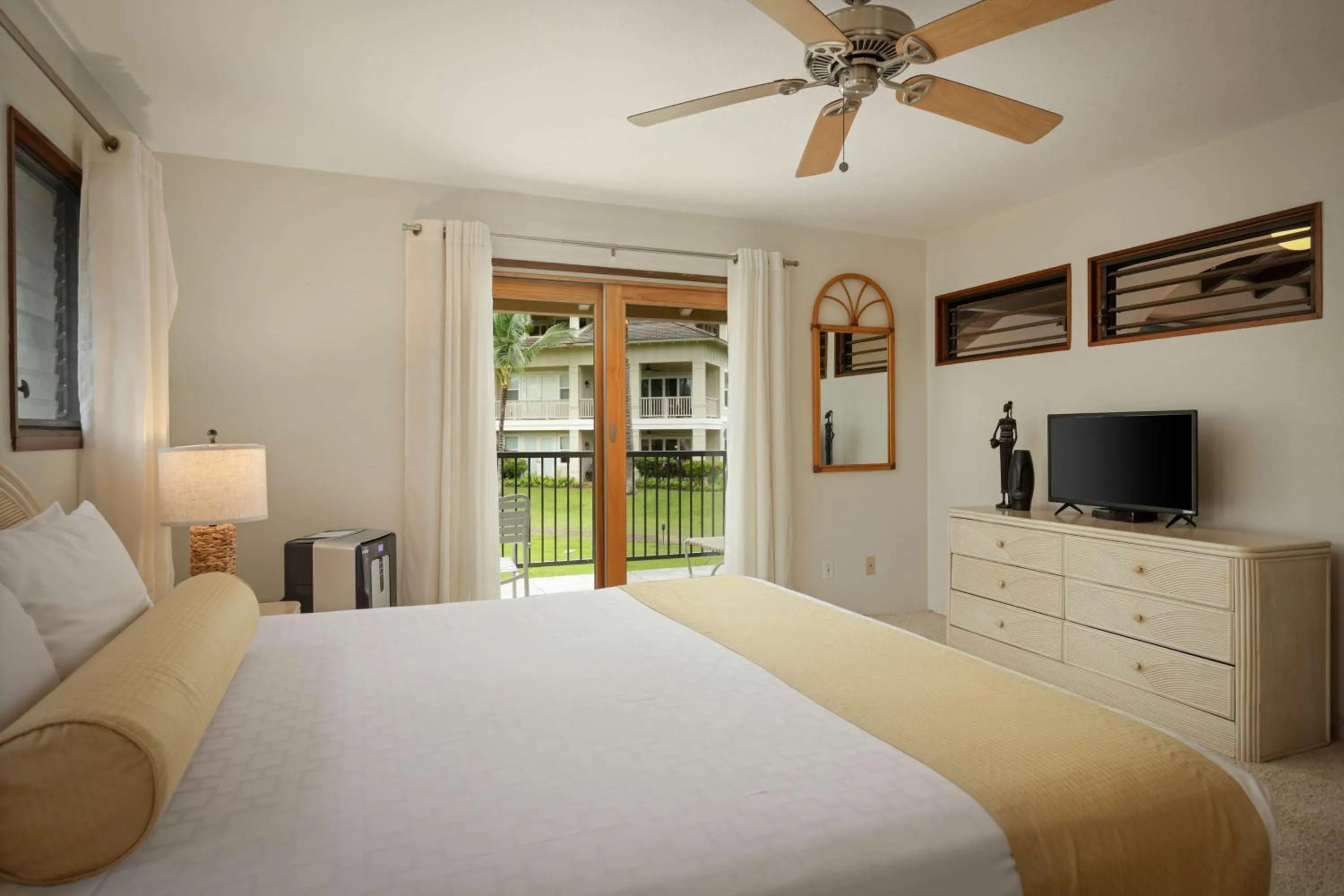 Bed in Aston At Poipu Kai