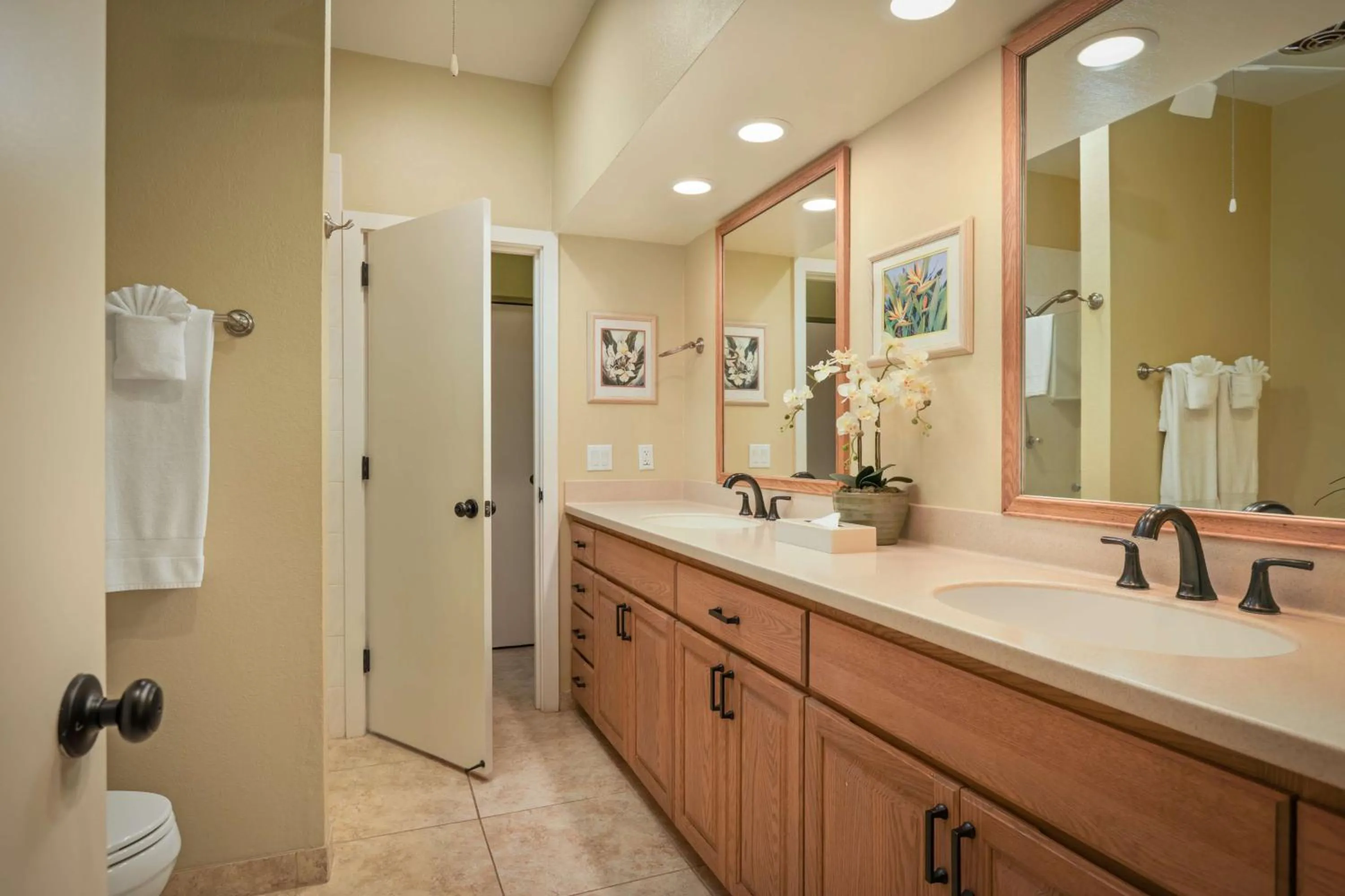 Toilet in Aston At Poipu Kai