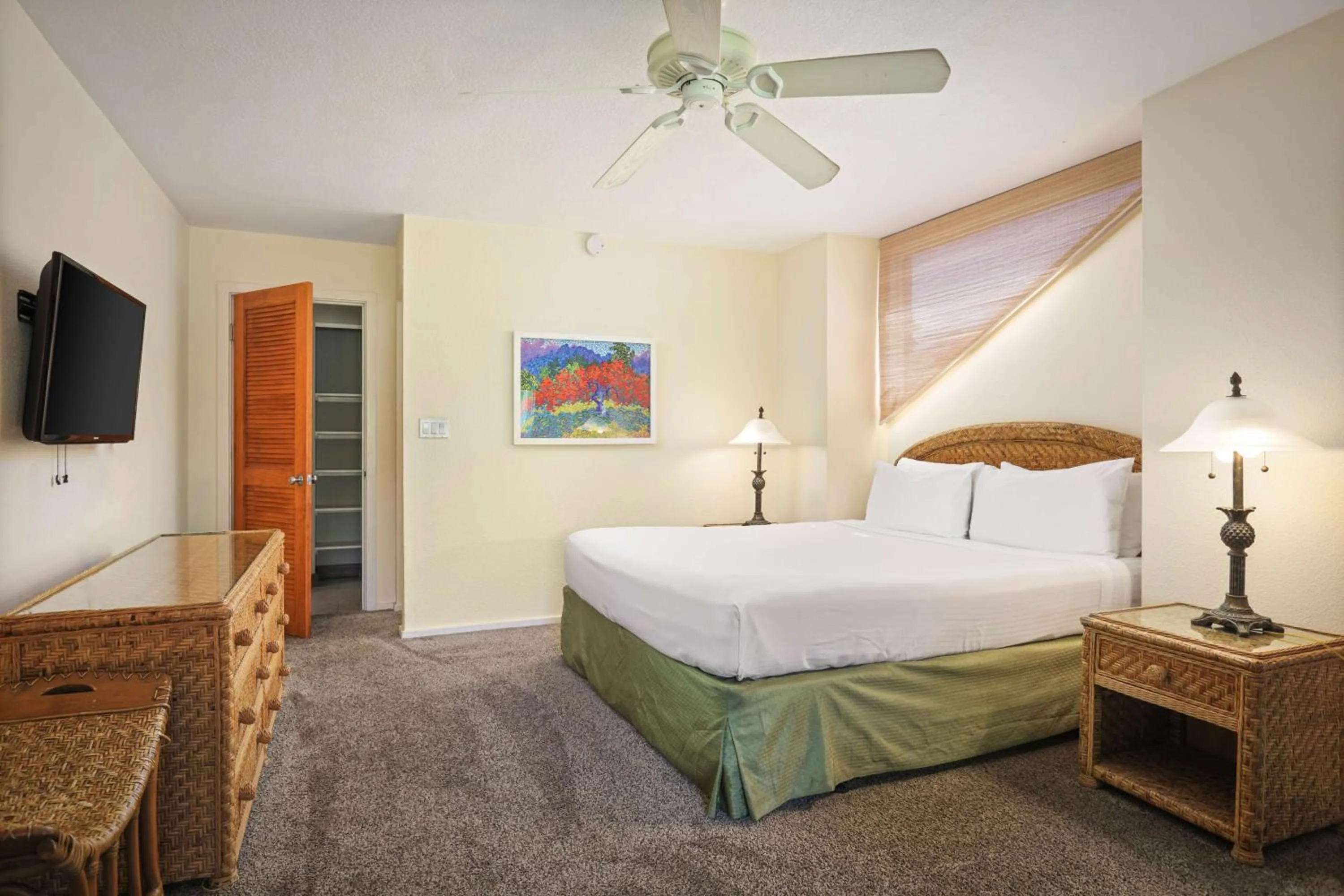 Bed in Aston At Poipu Kai