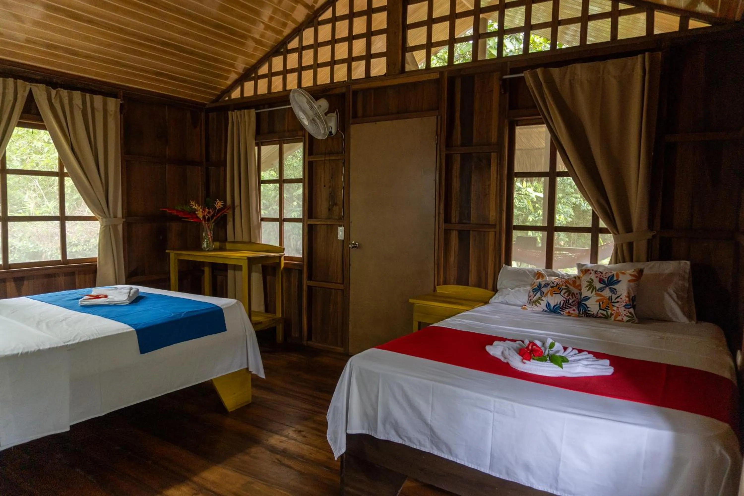 Bed in Hidden Paradise Lodge