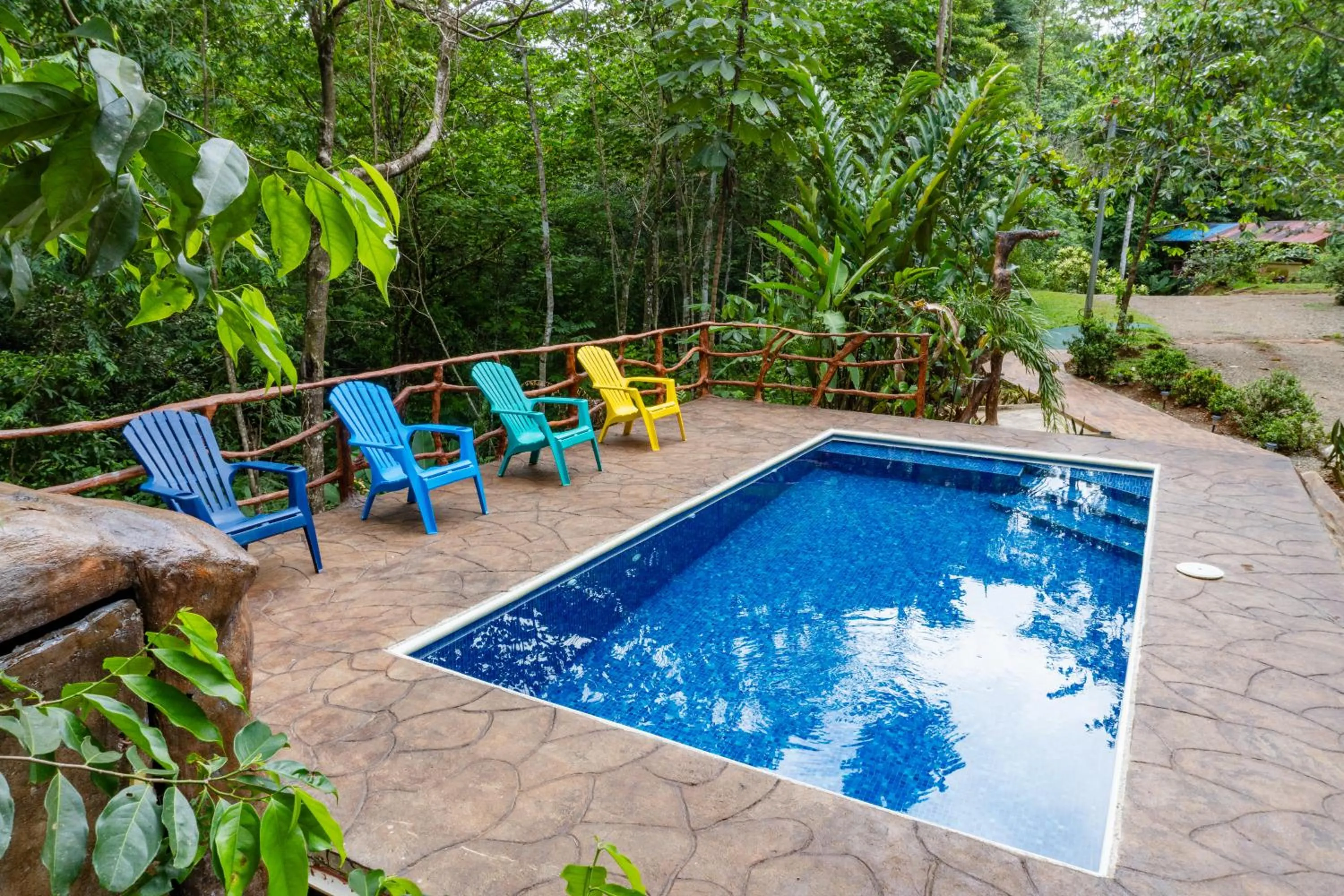 Swimming pool in Hidden Paradise Lodge