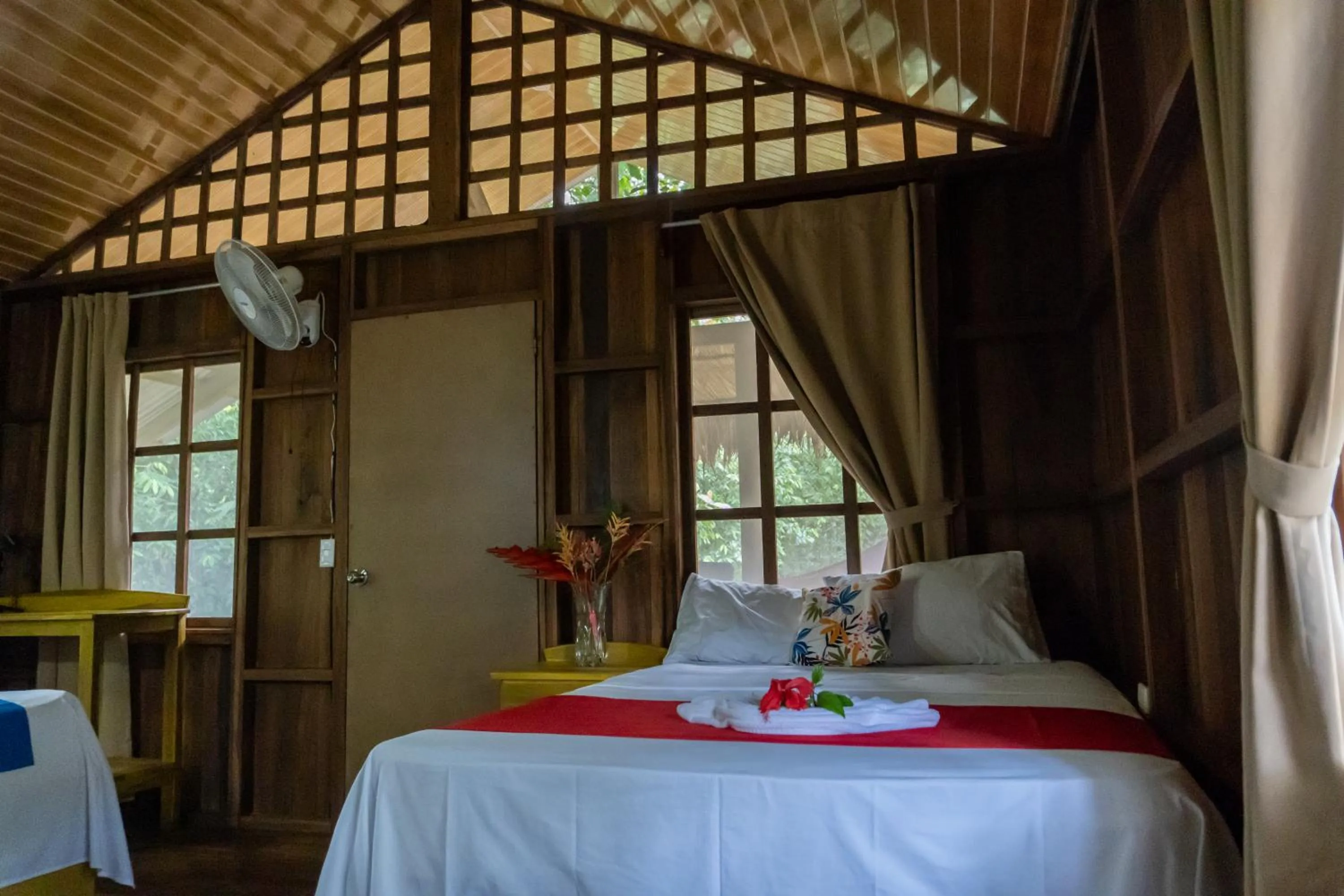 Bed in Hidden Paradise Lodge