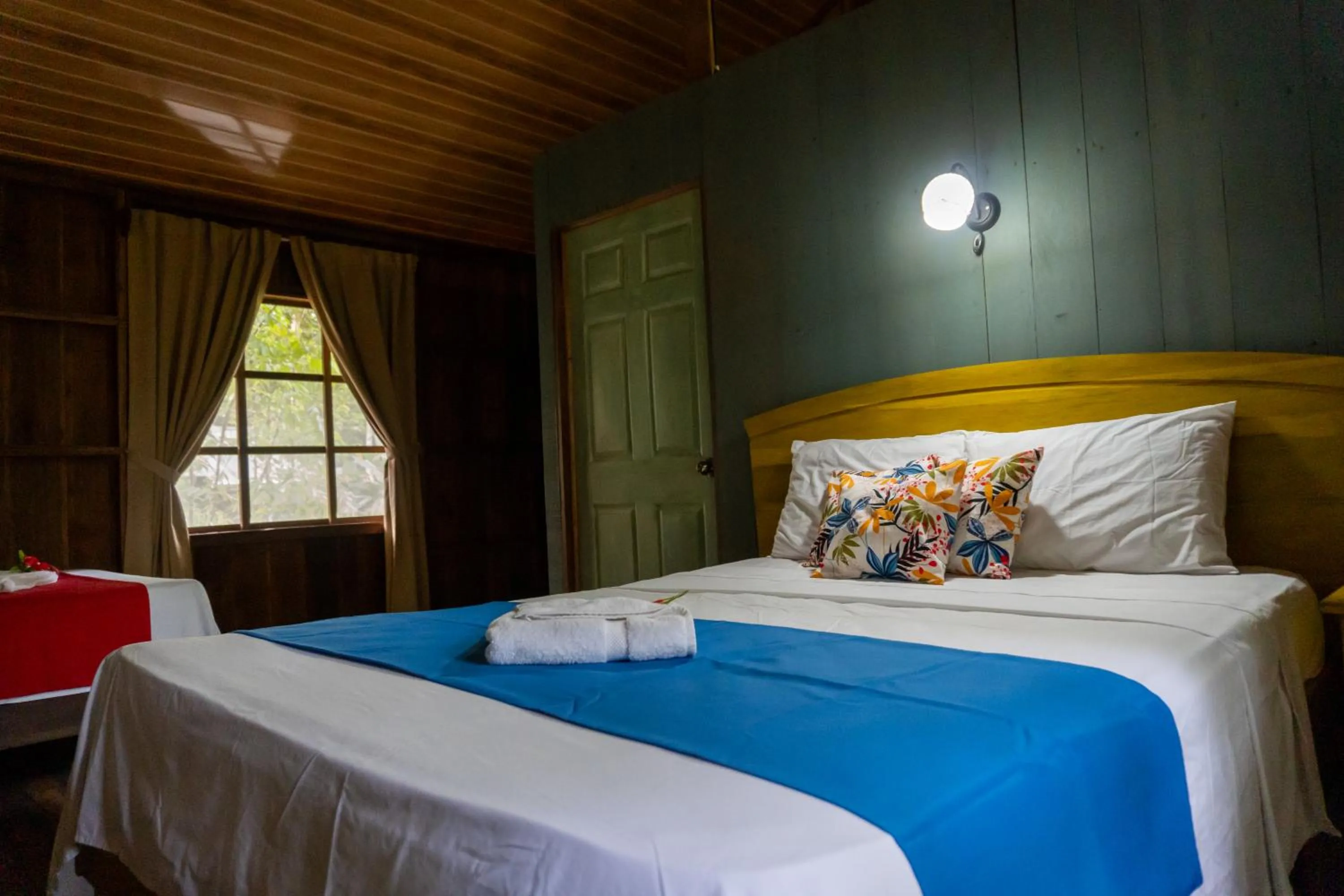 Bed in Hidden Paradise Lodge