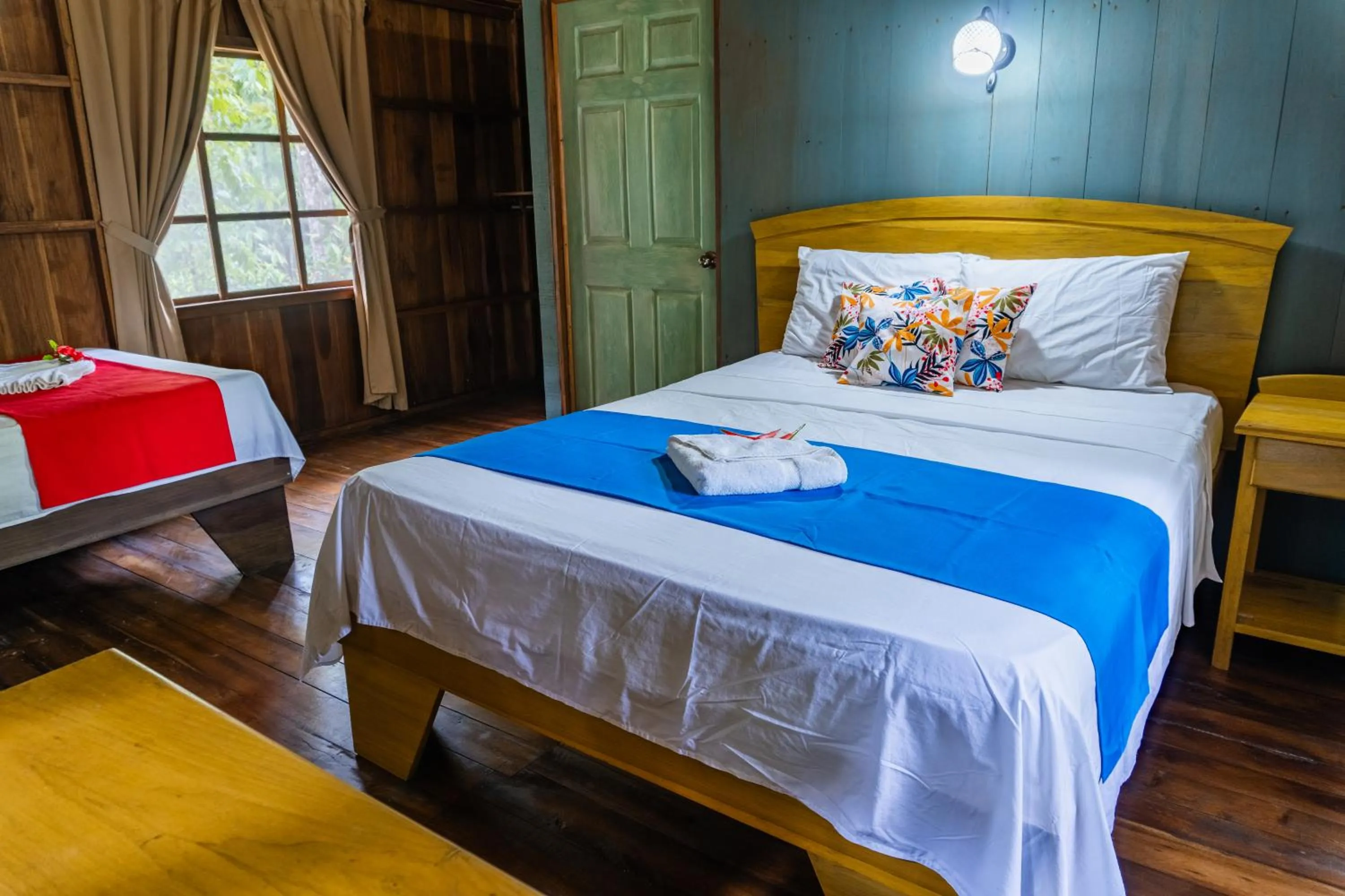 Bed in Hidden Paradise Lodge