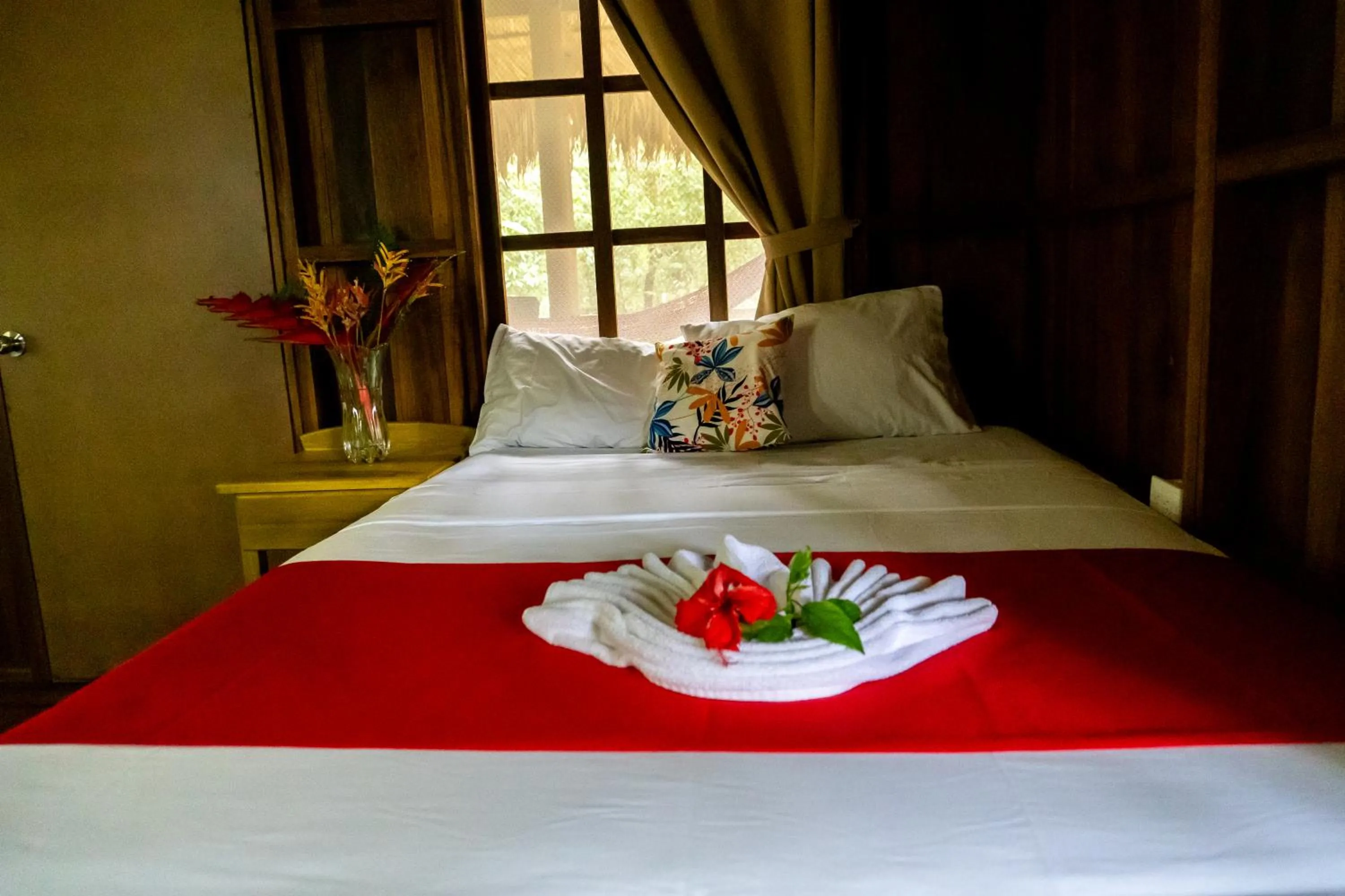 Bed in Hidden Paradise Lodge