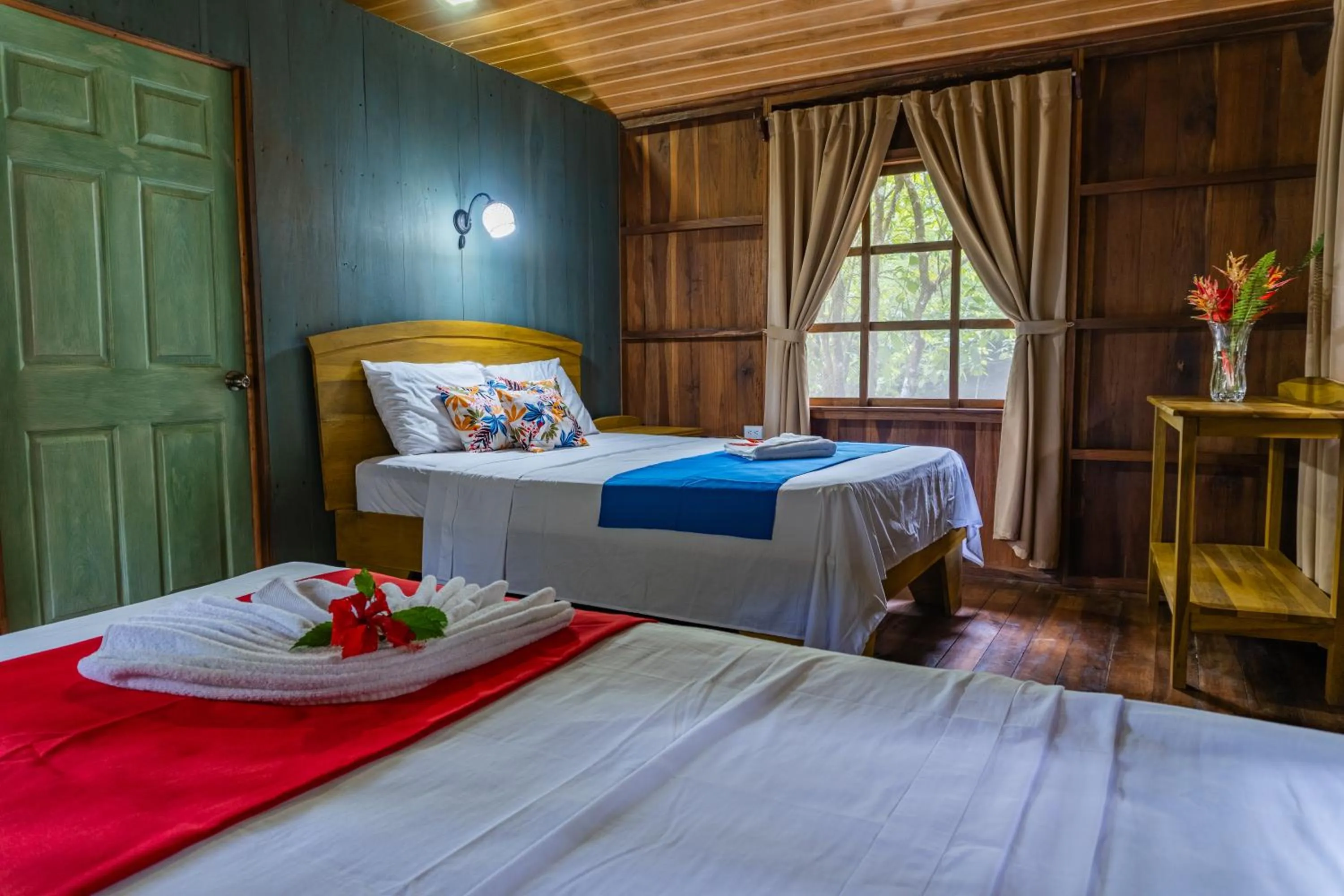 Bed in Hidden Paradise Lodge