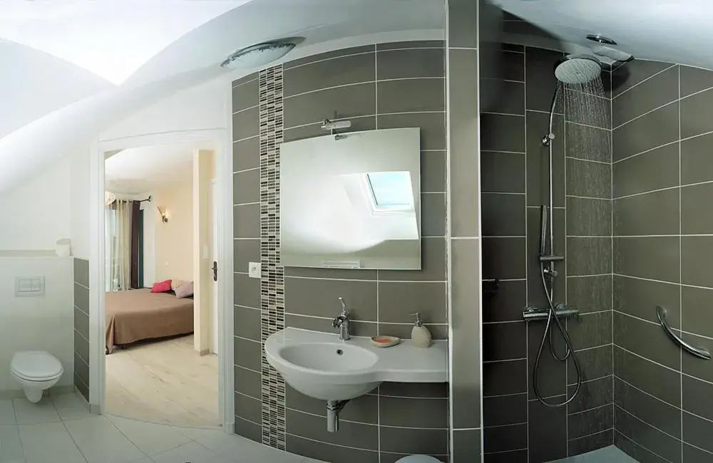 Double Room with Extra Bed - single occupancy in Les 3 Vallées Double Room with Extra Bed - single occupancy in Les 3 Vallées