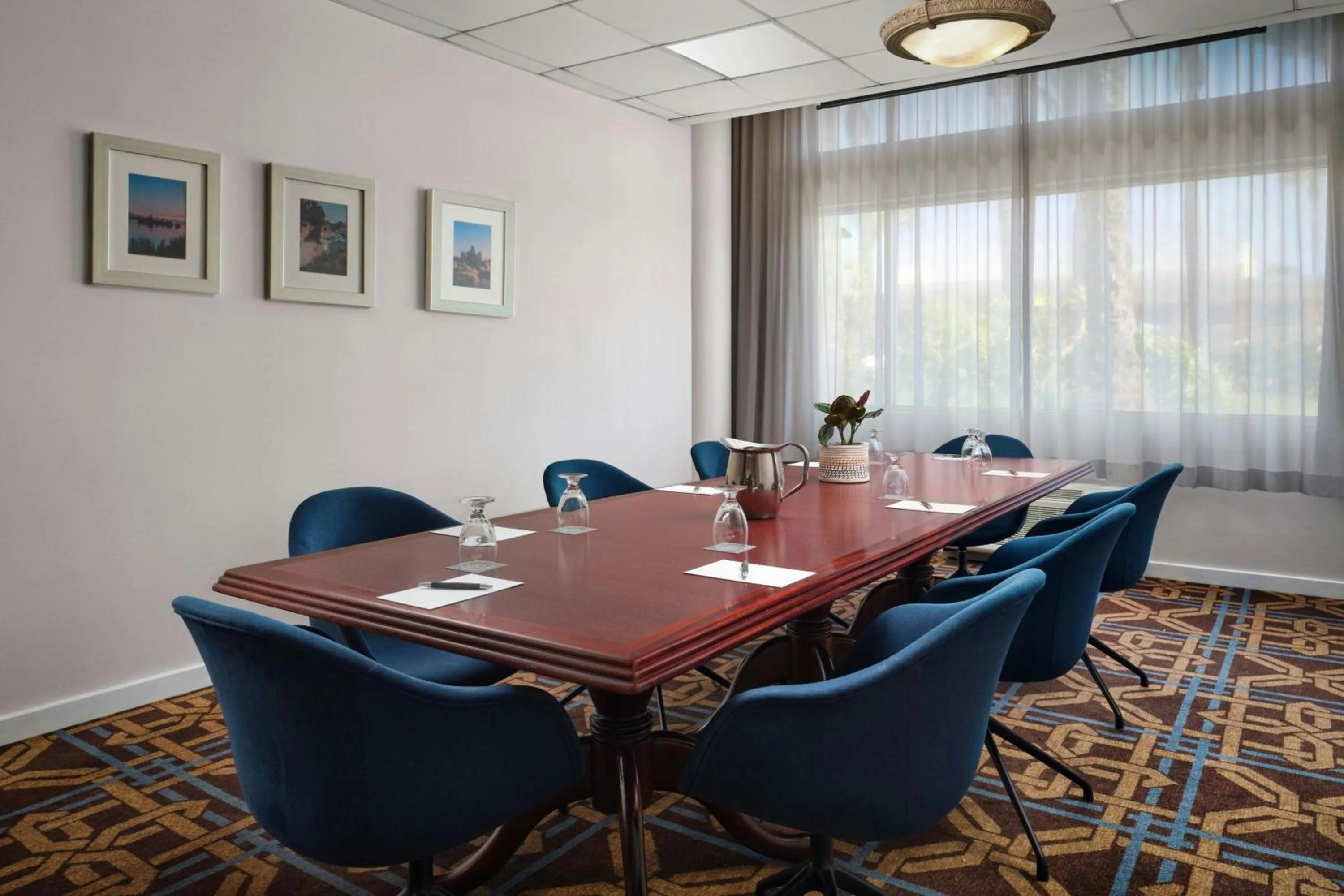 Meeting/conference room in Sheraton Ontario Airport Hotel
