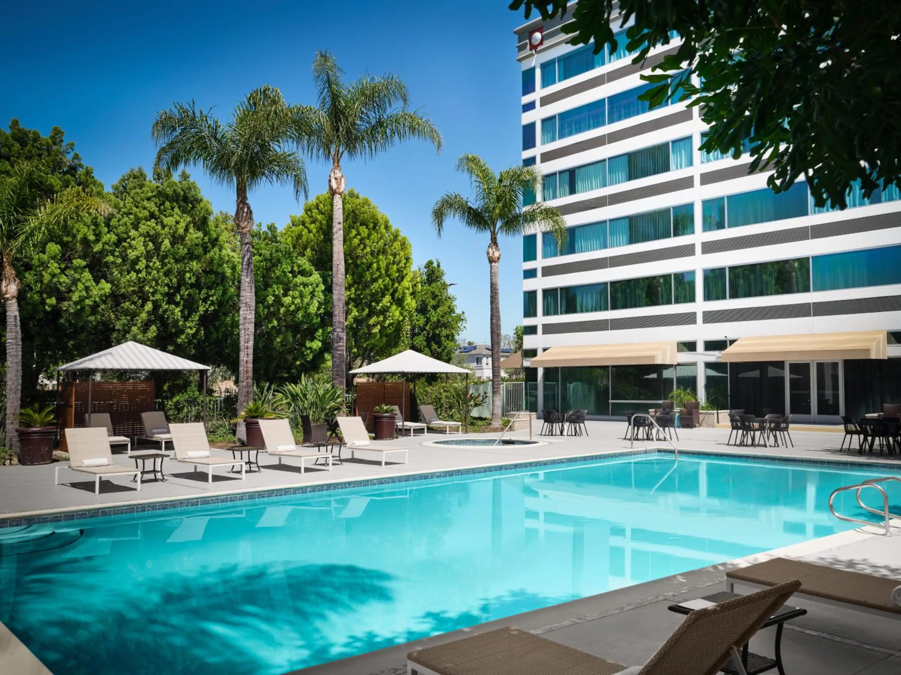 Summer in Sheraton Ontario Airport Hotel