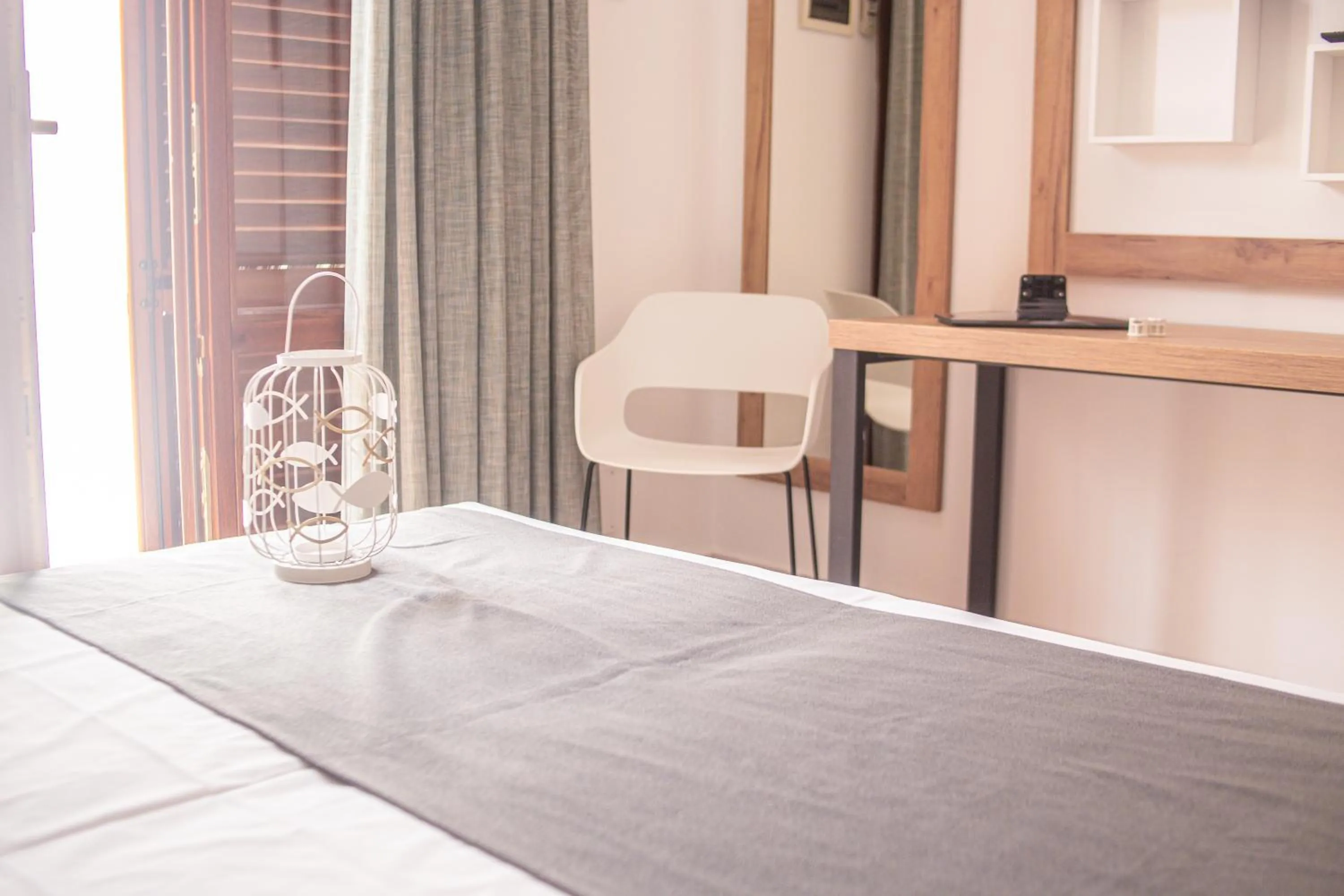 Balcony/Terrace, Bed in Hotel Al Paradise