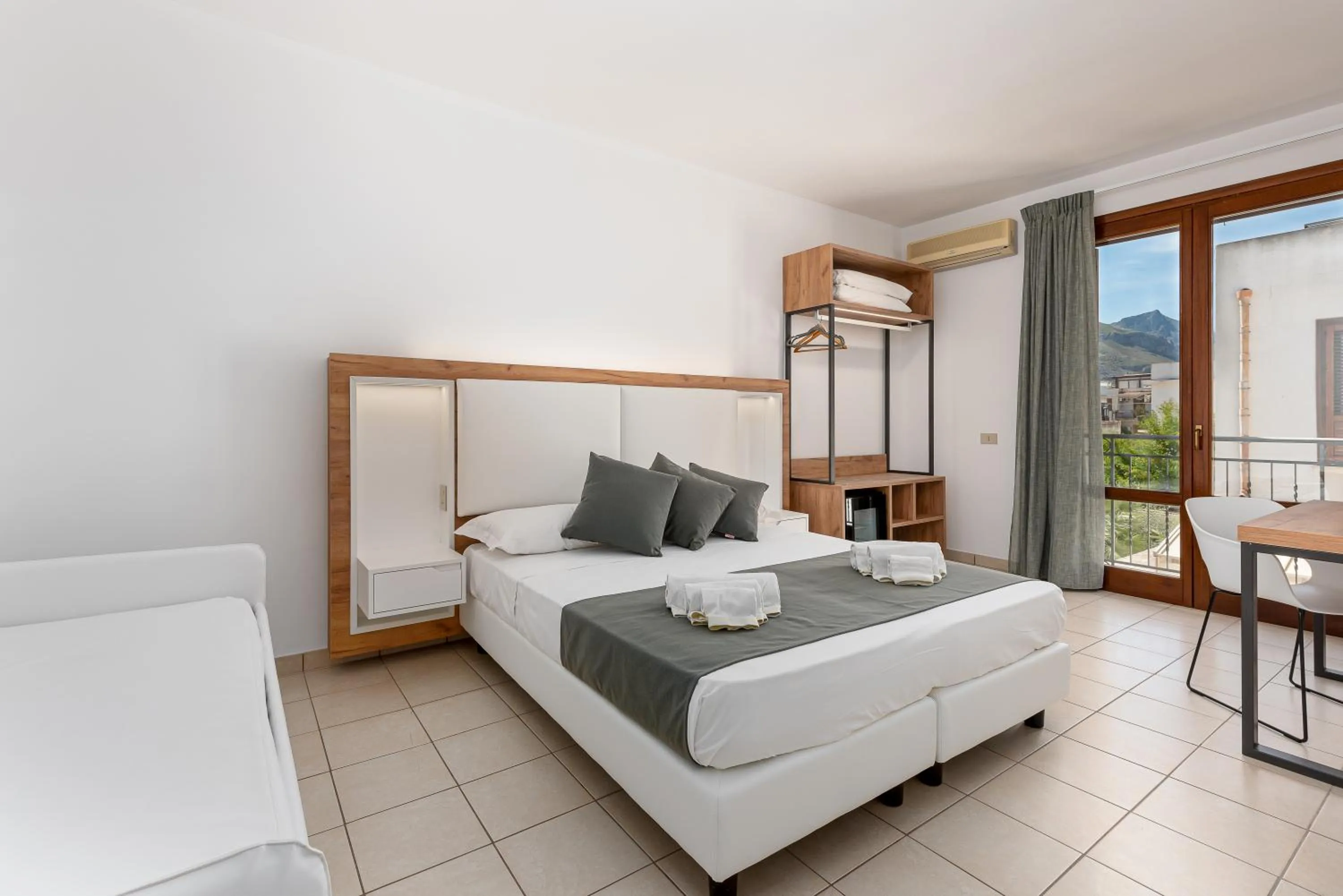 Bed in Hotel Al Paradise